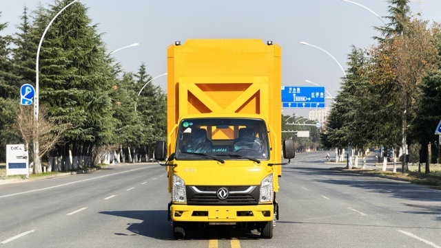 Camion Dongfeng 100K à coussins de sécurité, Suizhou Hongda Automobile Sales Co., Ltd., Camion Dongfeng 100K à coussins de sécurité