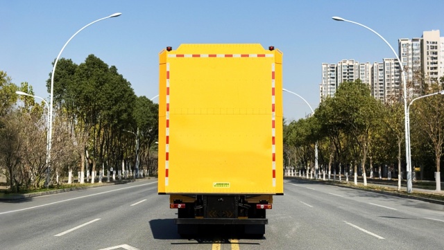 Camion Dongfeng 100K à coussins de sécurité, Suizhou Hongda Automobile Sales Co., Ltd., Camion Dongfeng 100K à coussins de sécurité