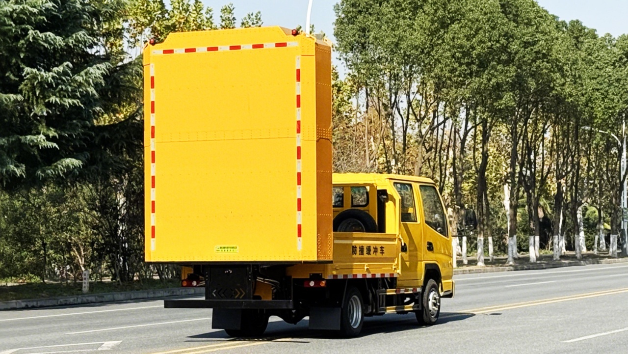 Camion Dongfeng 100K à coussins de sécurité, Suizhou Hongda Automobile Sales Co., Ltd., Camion Dongfeng 100K à coussins de sécurité