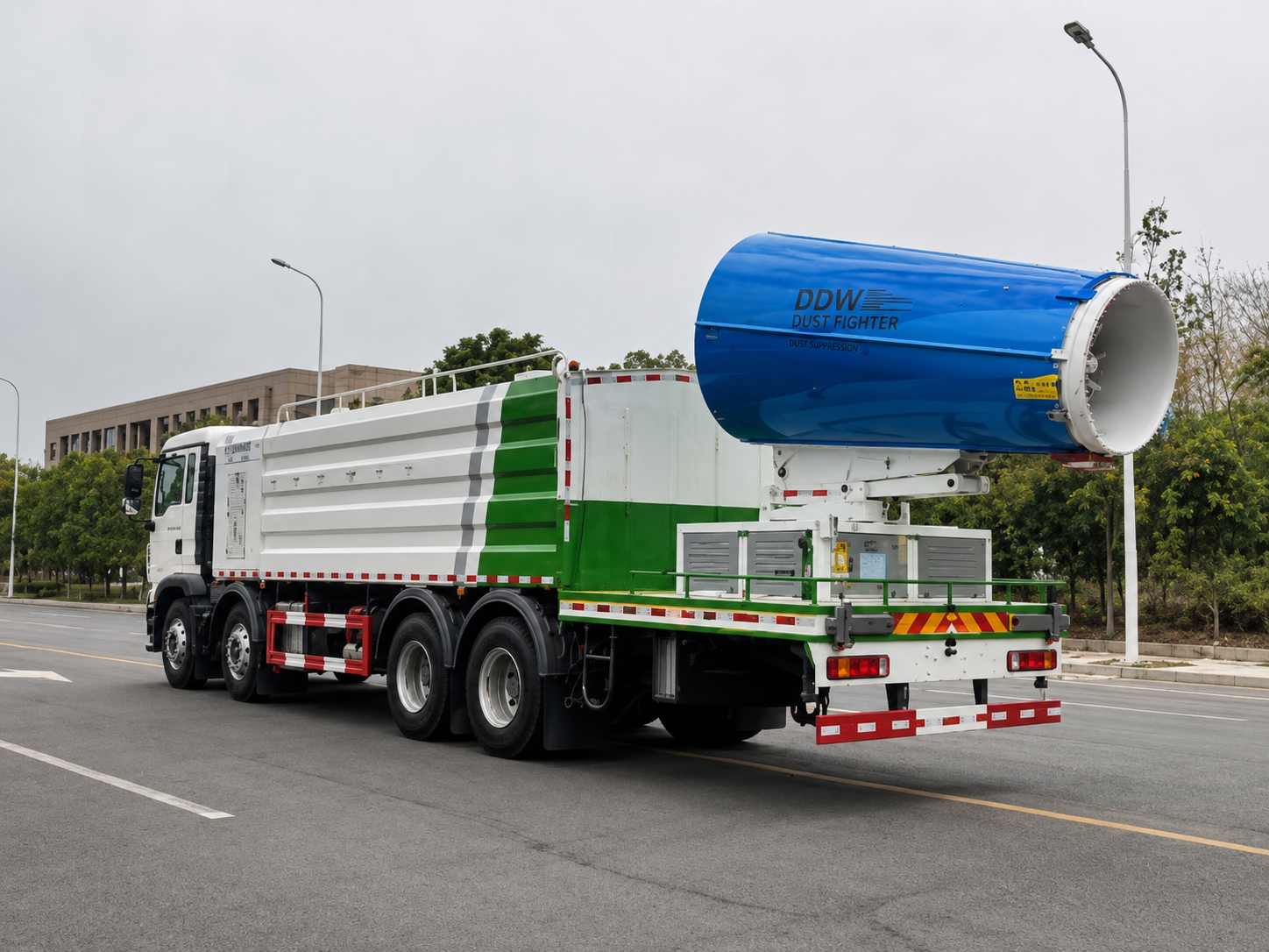 Camion de dépoussiérage Sinotruk Howo 8x4 (4 essieux) de 21 m³, Suizhou Hongda Automobile Sales Co., Ltd., Camion de dépoussiérage Sinotruk Howo 8x4 (4 essieux) de 21 m³