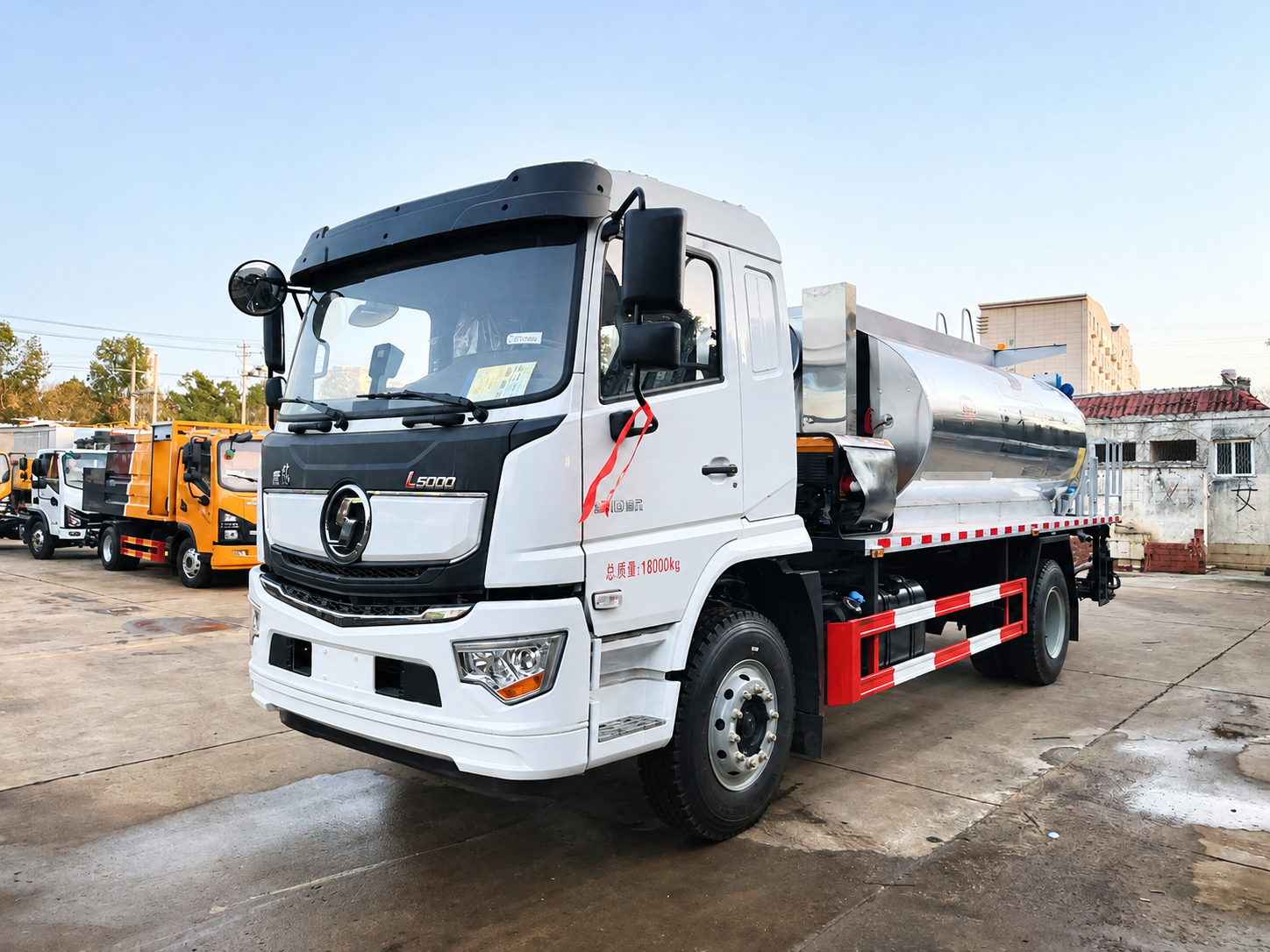 Camion distributeur d'asphalte Shacman de 12 m³, Suizhou Hongda Automobile Sales Co., Ltd., Camion distributeur d'asphalte Shacman de 12 m³