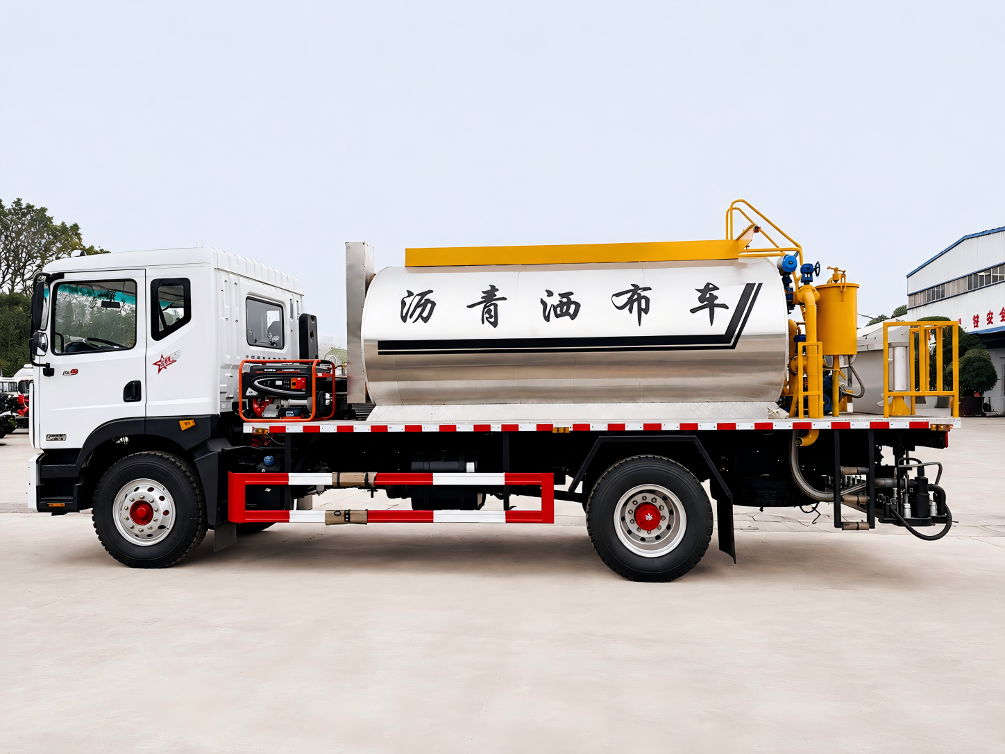 Camion distributeur d'asphalte DongFeng de 9,5 m³, Suizhou Hongda Automobile Sales Co., Ltd., Camion distributeur d'asphalte DongFeng de 9,5 m³