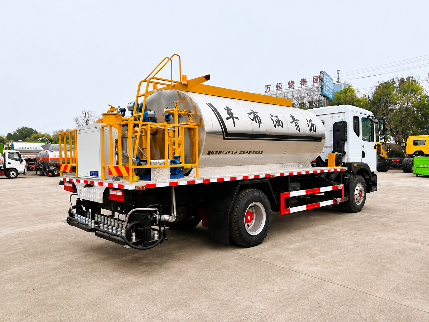 Camion distributeur d'asphalte DongFeng de 9,5 m³, Suizhou Hongda Automobile Sales Co., Ltd., Camion distributeur d'asphalte DongFeng de 9,5 m³