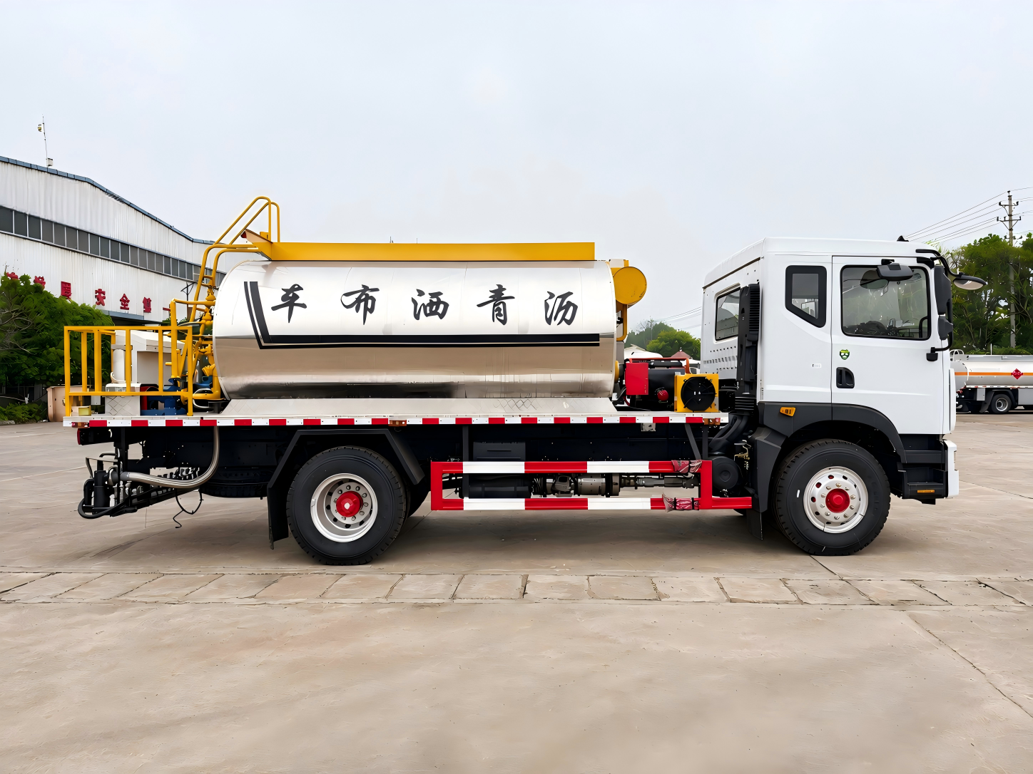 Camion distributeur d'asphalte DongFeng de 9,5 m³, Suizhou Hongda Automobile Sales Co., Ltd., Camion distributeur d'asphalte DongFeng de 9,5 m³