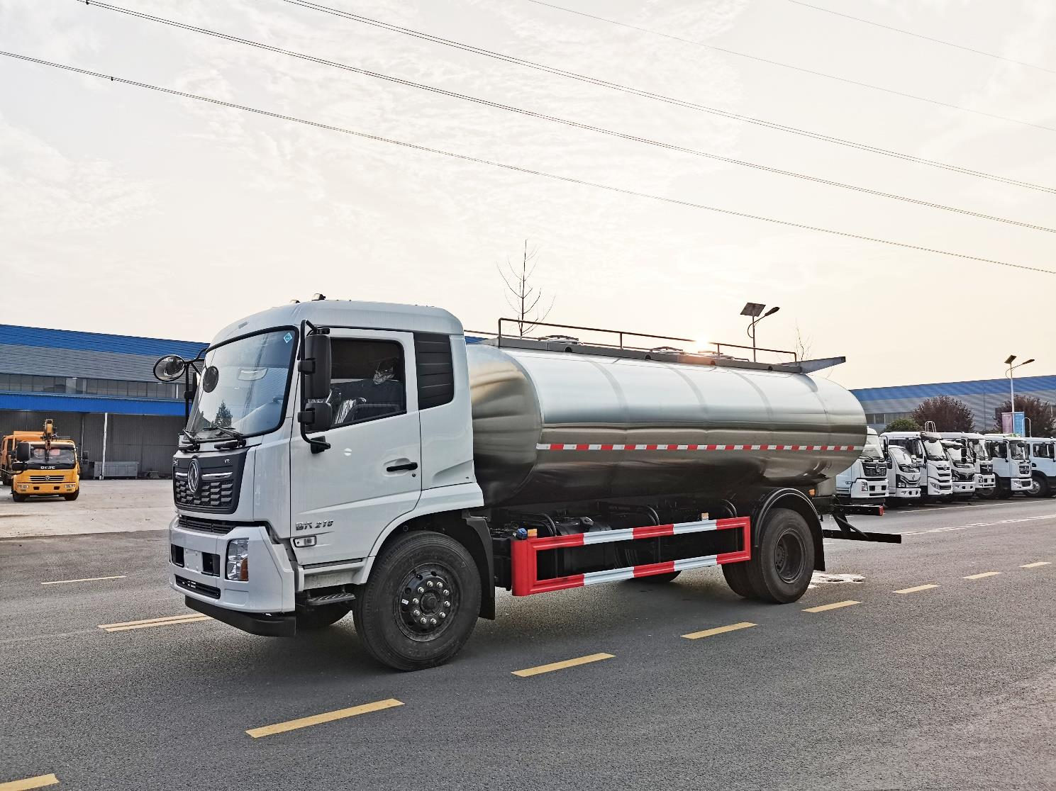 Dongfeng Tianjin 13m³ Milk Tanker Truck, Suizhou Hongda Automobile Sales Co., Ltd.,Dongfeng Tianjin 13m³ Milk Tanker Truck