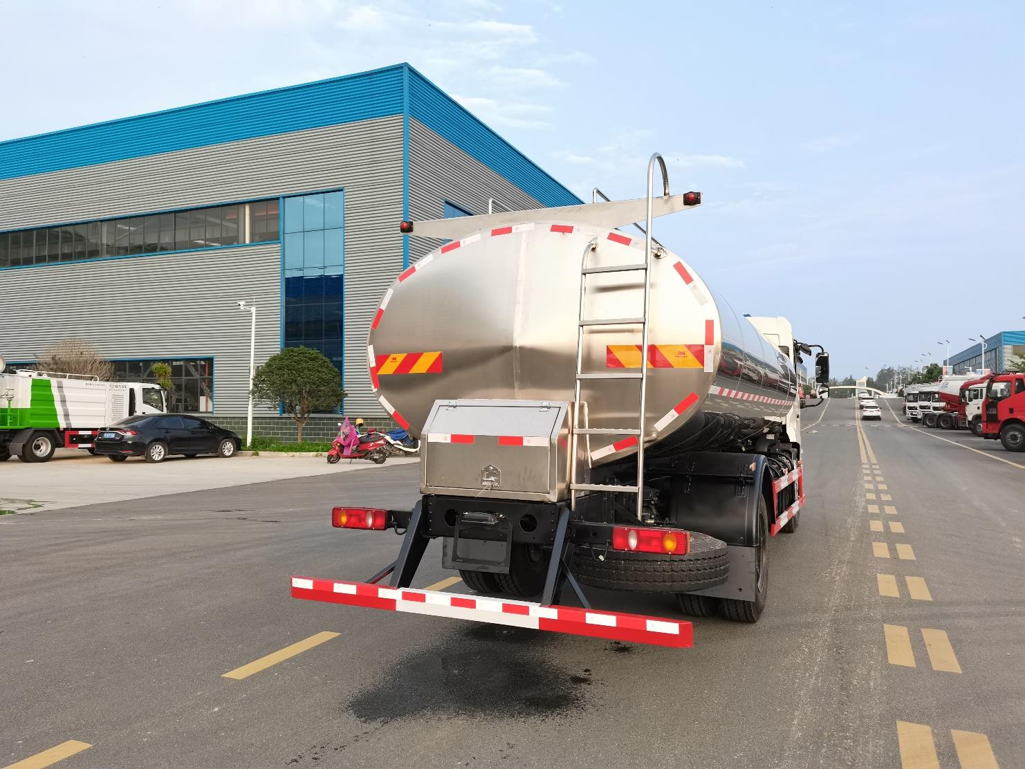 Dongfeng Tianjin 13m³ Milk Tanker Truck, Suizhou Hongda Automobile Sales Co., Ltd.,Dongfeng Tianjin 13m³ Milk Tanker Truck