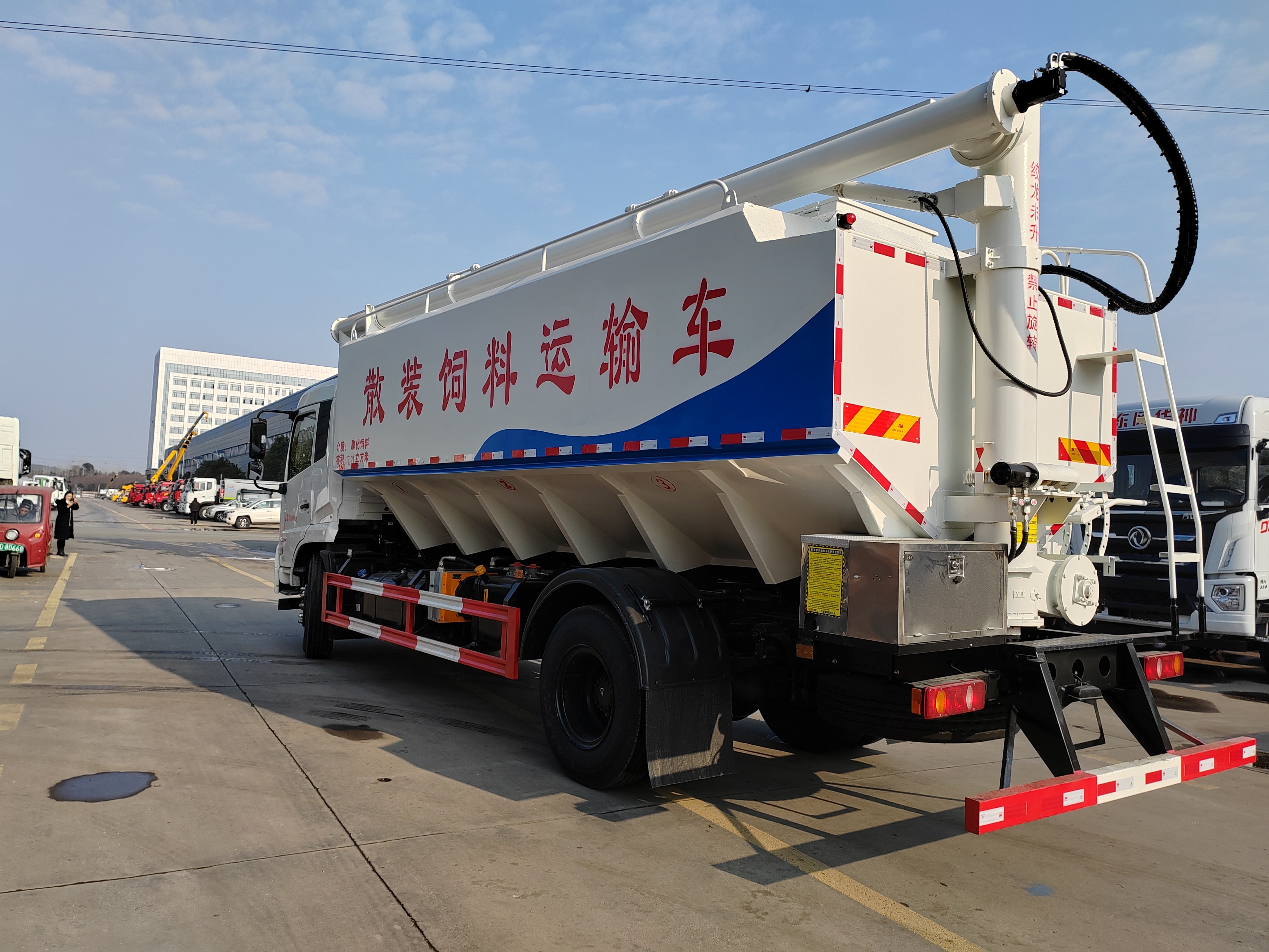 Camion de transport d'aliments en vrac Dongfeng Tianjin 22 m³, Suizhou Hongda Automobile Sales Co., Ltd., Camion de transport d'aliments en vrac Dongfeng Tianjin 22 m³
