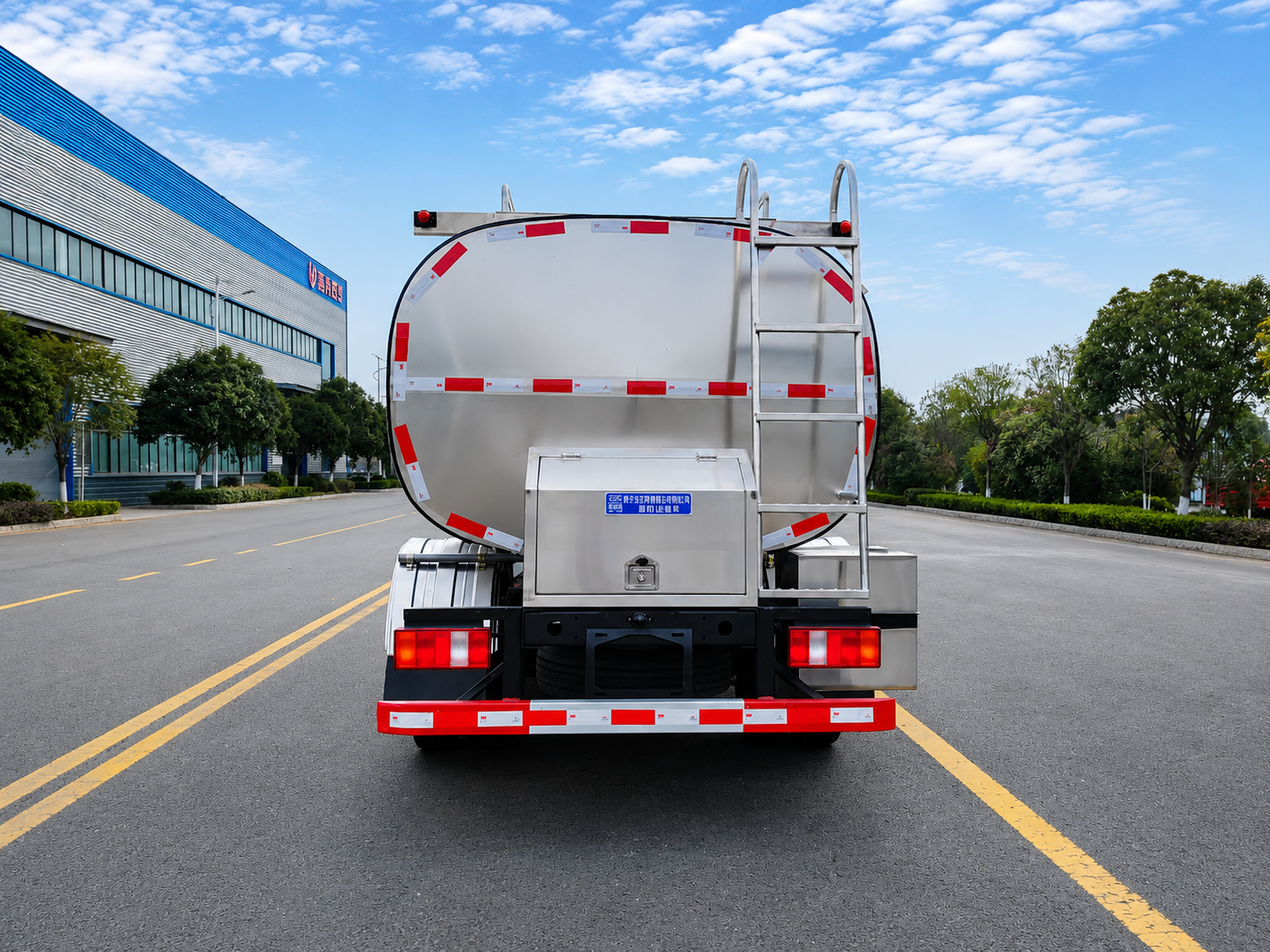 Sinotruk Howo 6m³ Milk Tanker Truck, Suizhou Hongda Automobile Sales Co., Ltd.,Sinotruk Howo 6m³ Milk Tanker Truck