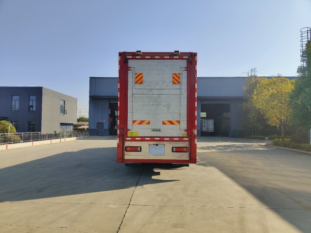 Dongfeng Tianlong 8x4 Livestock Transport Truck, Suizhou Hongda Automobile Sales Co., Ltd.,Dongfeng Tianlong 8x4 Livestock Transport Truck