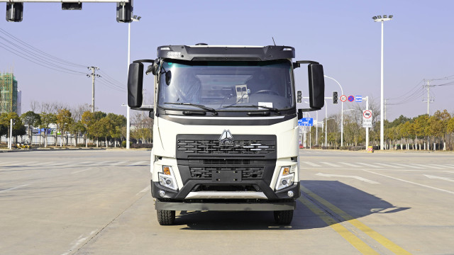 Camion balayeuse aspirante robuste HOWO 8 m³, Suizhou Hongda Automobile Sales Co., Ltd., Camion balayeuse aspirante robuste HOWO 8 m³