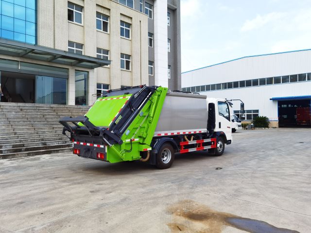 Мусоровоз HOWO с задней загрузкой и компактором, 8 м³, Suizhou Hongda Automobile Sales Co., Ltd., Мусоровоз HOWO с задней загрузкой и компактором.