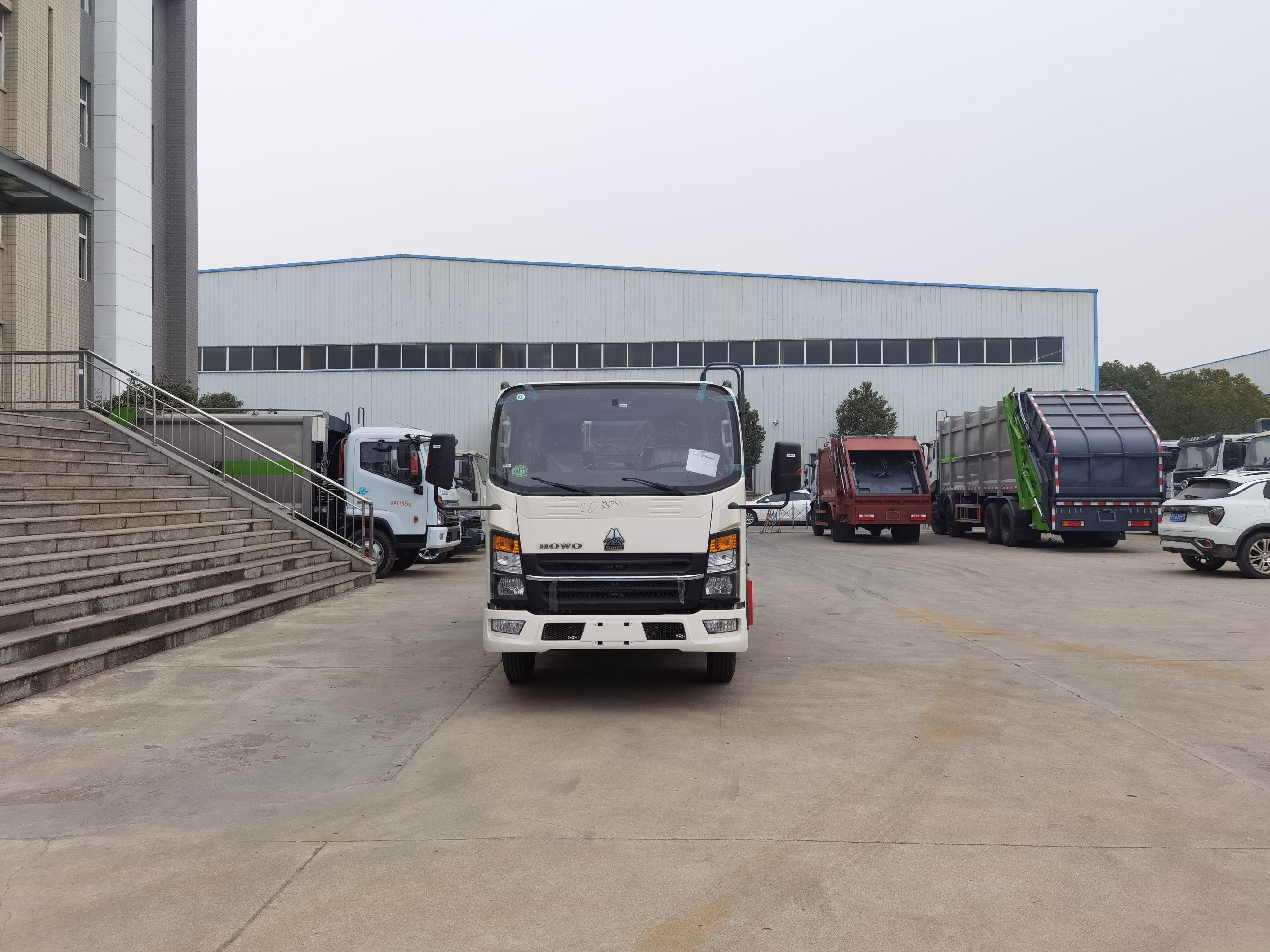 Мусоровоз HOWO с задней загрузкой и компактором, объемом 5,5 м³, Suizhou Hongda Automobile Sales Co., Ltd., Мусоровоз HOWO с задней загрузкой и компактором, объемом 5,5 м³