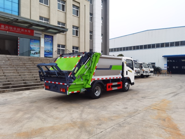 Мусоровоз HOWO с задней загрузкой и компактором, объемом 5,5 м³, Suizhou Hongda Automobile Sales Co., Ltd., Мусоровоз HOWO с задней загрузкой и компактором, объемом 5,5 м³