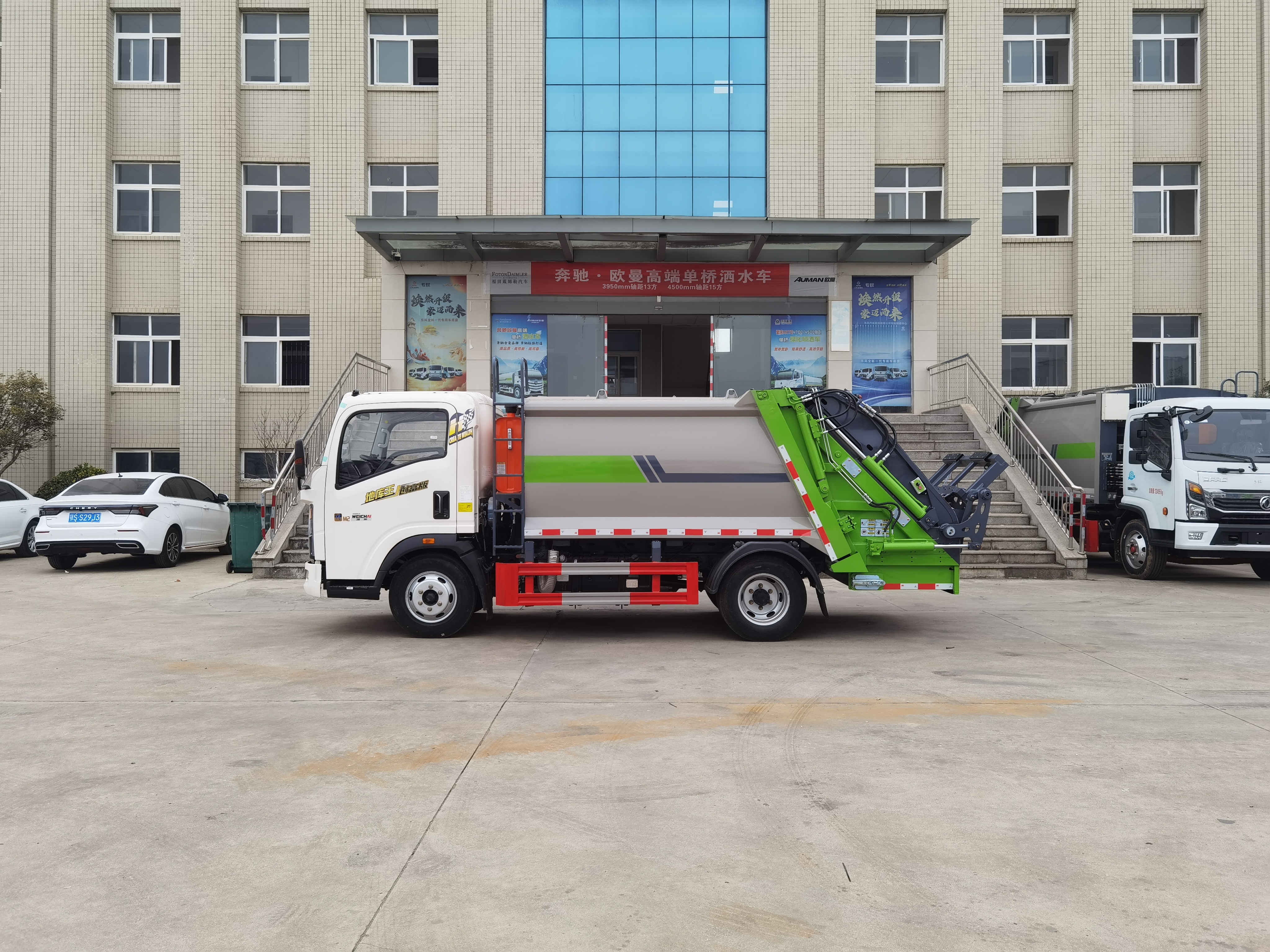 Мусоровоз HOWO с задней загрузкой и компактором, объемом 5,5 м³, Suizhou Hongda Automobile Sales Co., Ltd., Мусоровоз HOWO с задней загрузкой и компактором, объемом 5,5 м³
