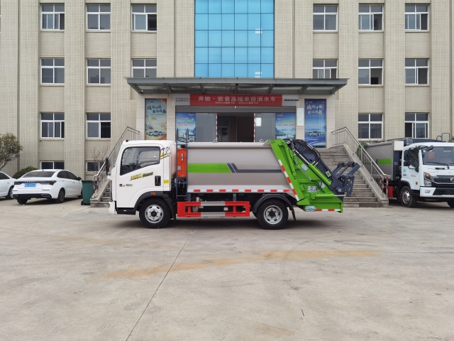 Мусоровоз HOWO с задней загрузкой и компактором, объемом 5,5 м³, Suizhou Hongda Automobile Sales Co., Ltd., Мусоровоз HOWO с задней загрузкой и компактором, объемом 5,5 м³
