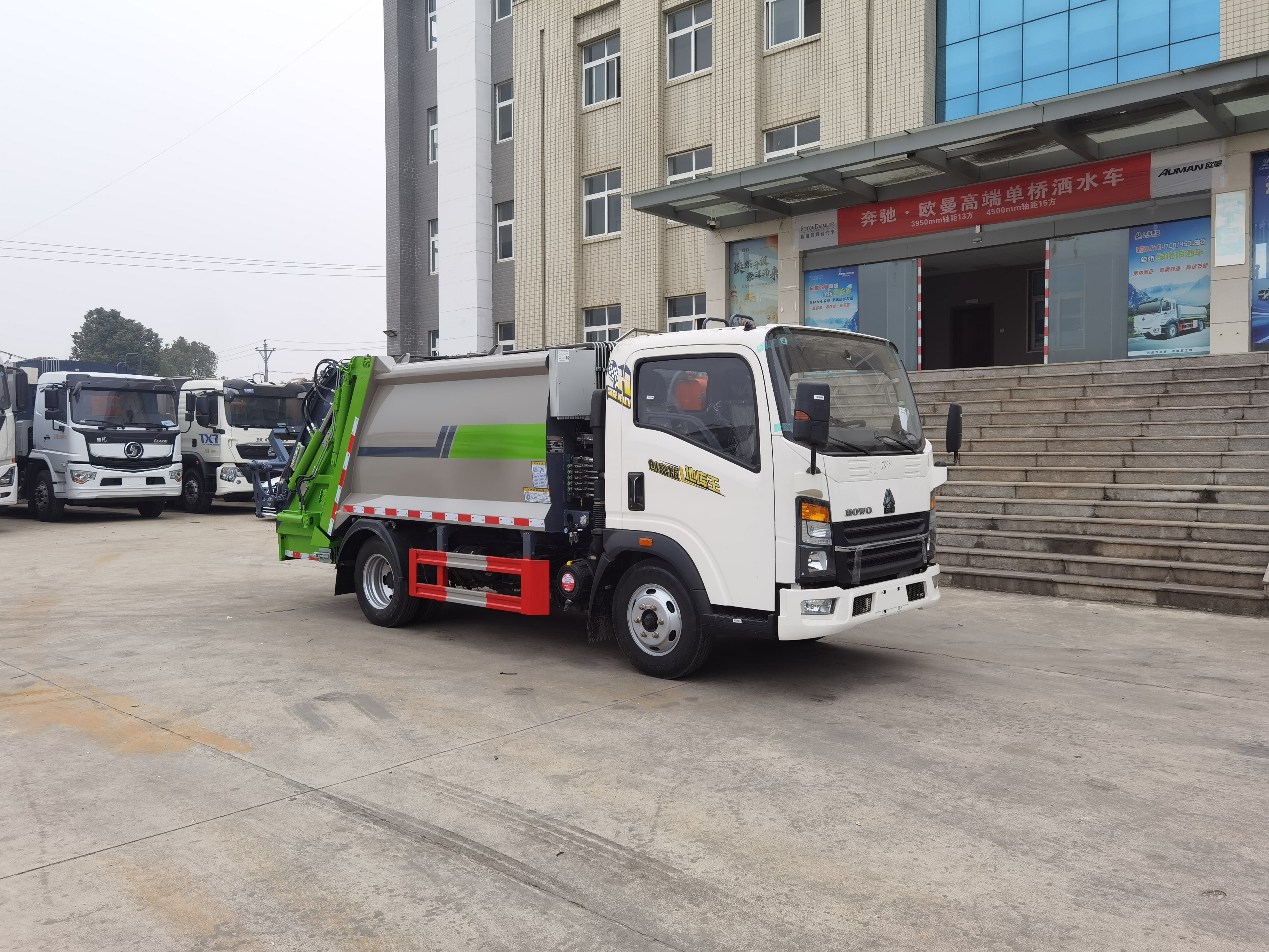 Мусоровоз HOWO с задней загрузкой и компактором, объемом 5,5 м³, Suizhou Hongda Automobile Sales Co., Ltd., Мусоровоз HOWO с задней загрузкой и компактором, объемом 5,5 м³