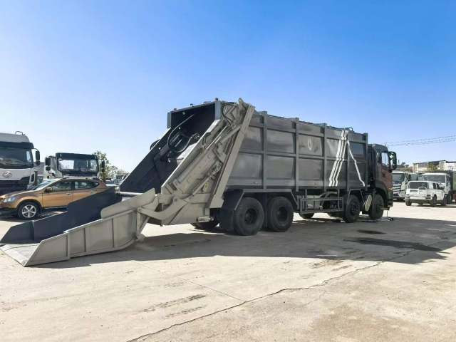 Мусоровоз HOWO с задней загрузкой и компактором, объемом 40 м³, Suizhou Hongda Automobile Sales Co., Ltd., Мусоровоз HOWO с задней загрузкой и компактором, объемом 40 м³.