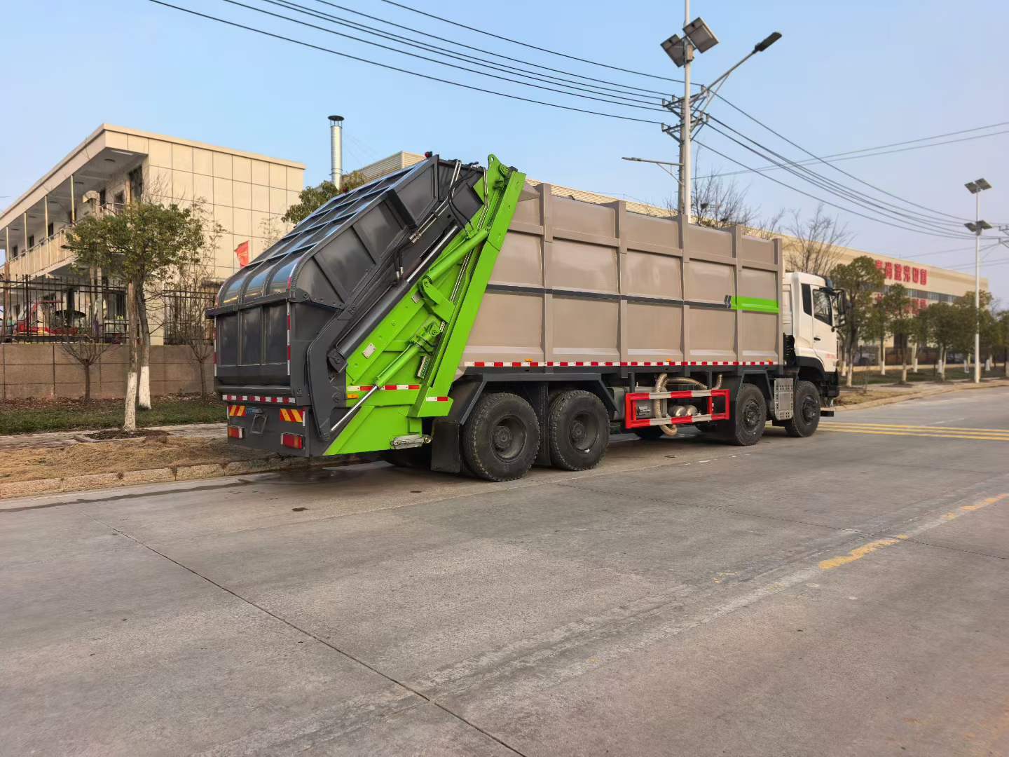 Мусоровоз DongFeng 40 м³ с задней загрузкой и компактором, Suizhou Hongda Automobile Sales Co., Ltd., Мусоровоз DongFeng 40 м³ с задней загрузкой и компактором