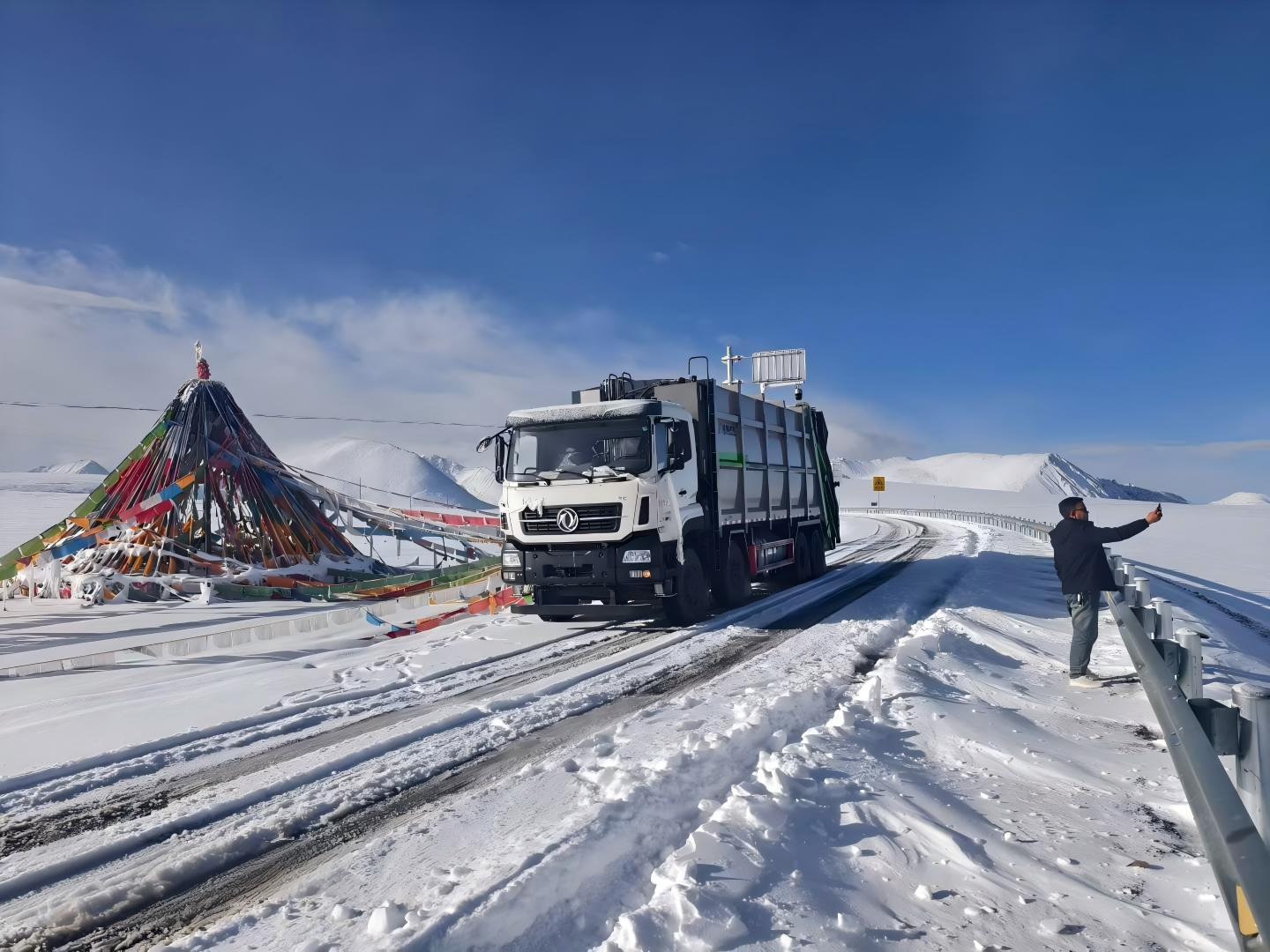 Мусоровоз DongFeng 40 м³ с задней загрузкой и компактором, Suizhou Hongda Automobile Sales Co., Ltd., Мусоровоз DongFeng 40 м³ с задней загрузкой и компактором