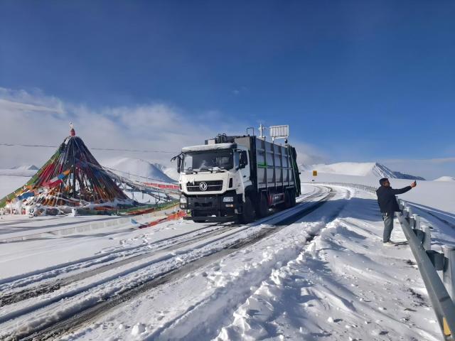 Мусоровоз DongFeng 40 м³ с задней загрузкой и компактором, Suizhou Hongda Automobile Sales Co., Ltd., Мусоровоз DongFeng 40 м³ с задней загрузкой и компактором