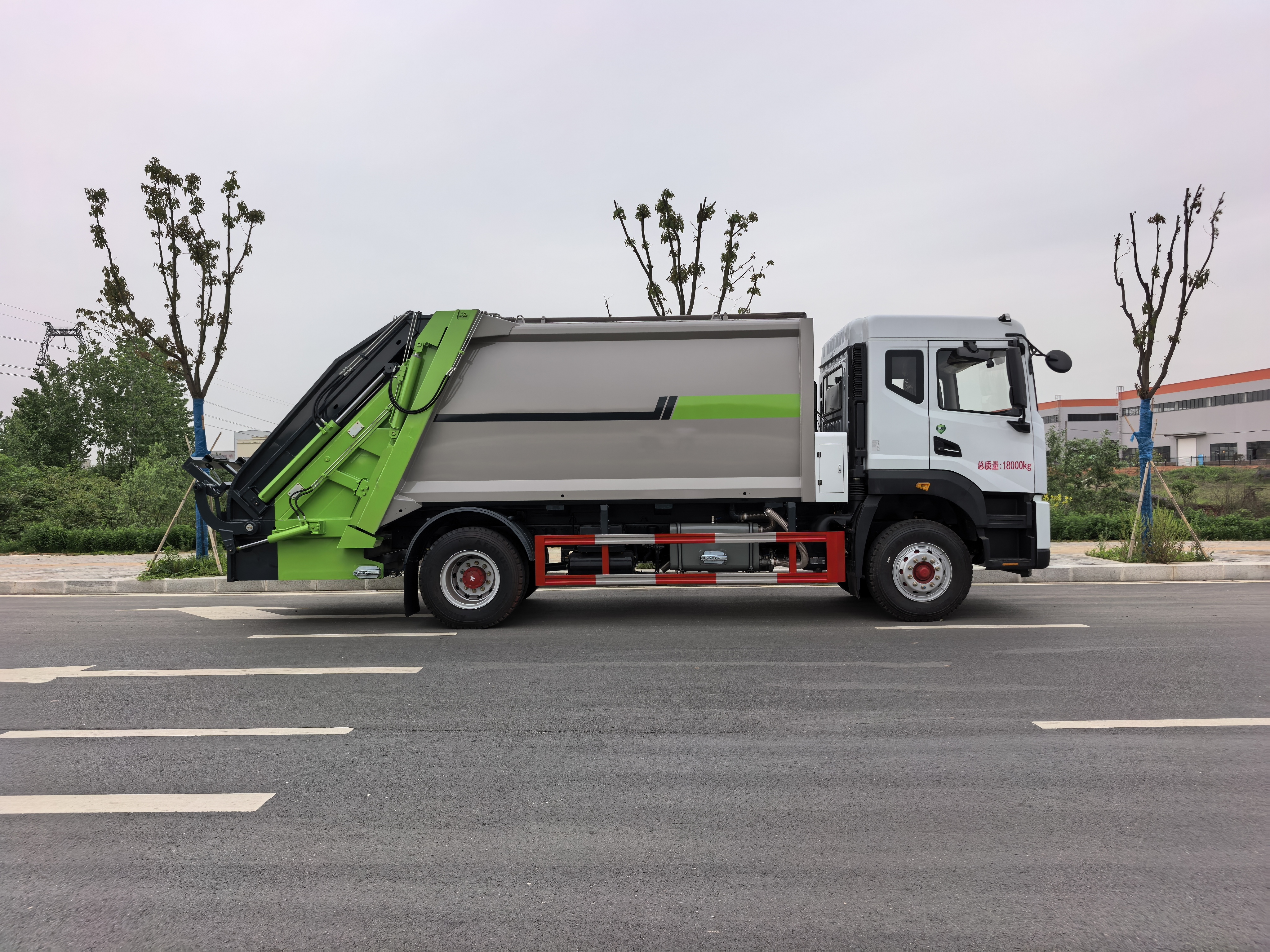 Мусоровоз DongFeng 15 м³ с задней загрузкой и компактором, Suizhou Hongda Automobile Sales Co., Ltd., Мусоровоз DongFeng 15 м³ с задней загрузкой и компактором