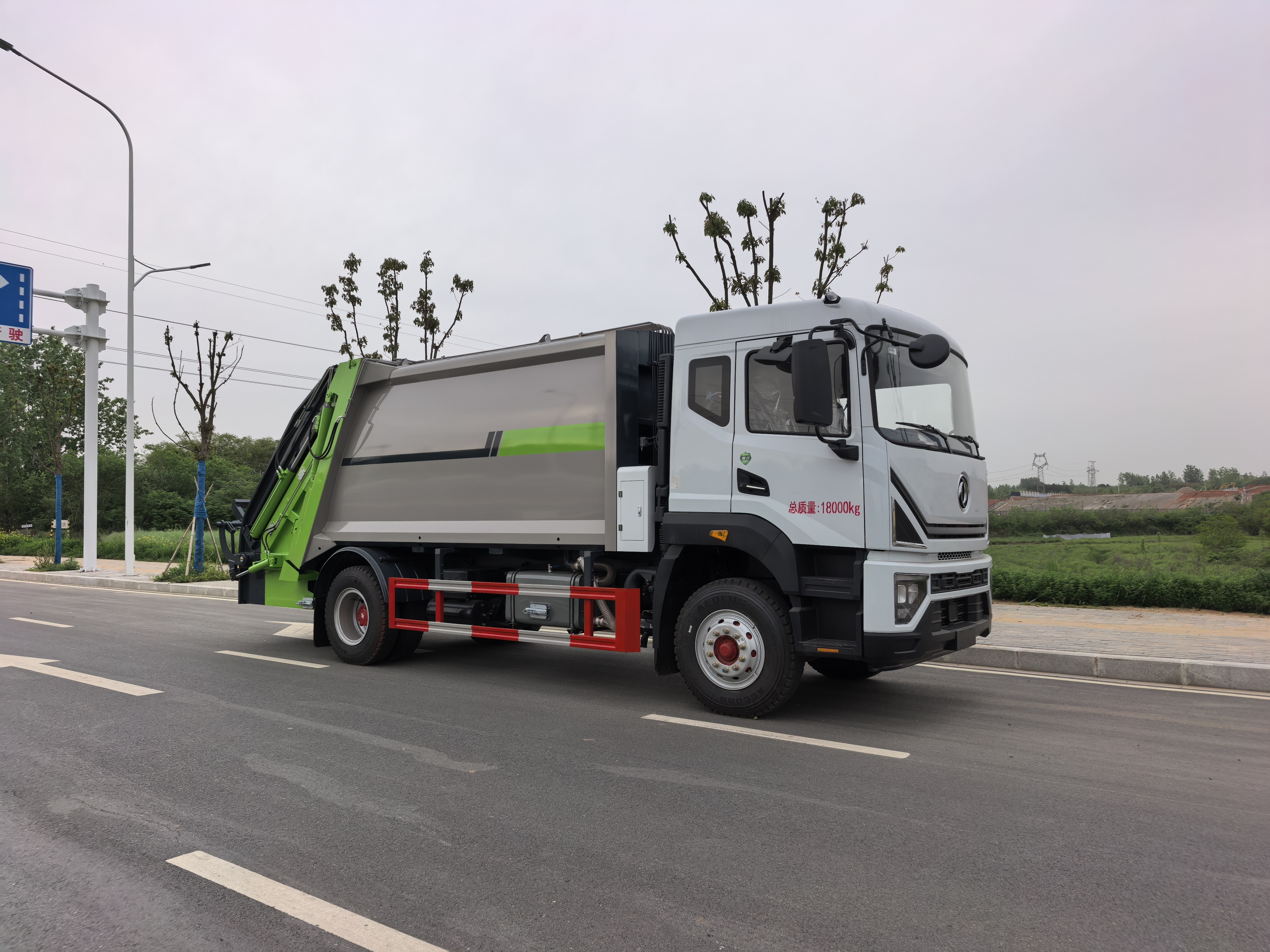 Мусоровоз DongFeng 15 м³ с задней загрузкой и компактором, Suizhou Hongda Automobile Sales Co., Ltd., Мусоровоз DongFeng 15 м³ с задней загрузкой и компактором