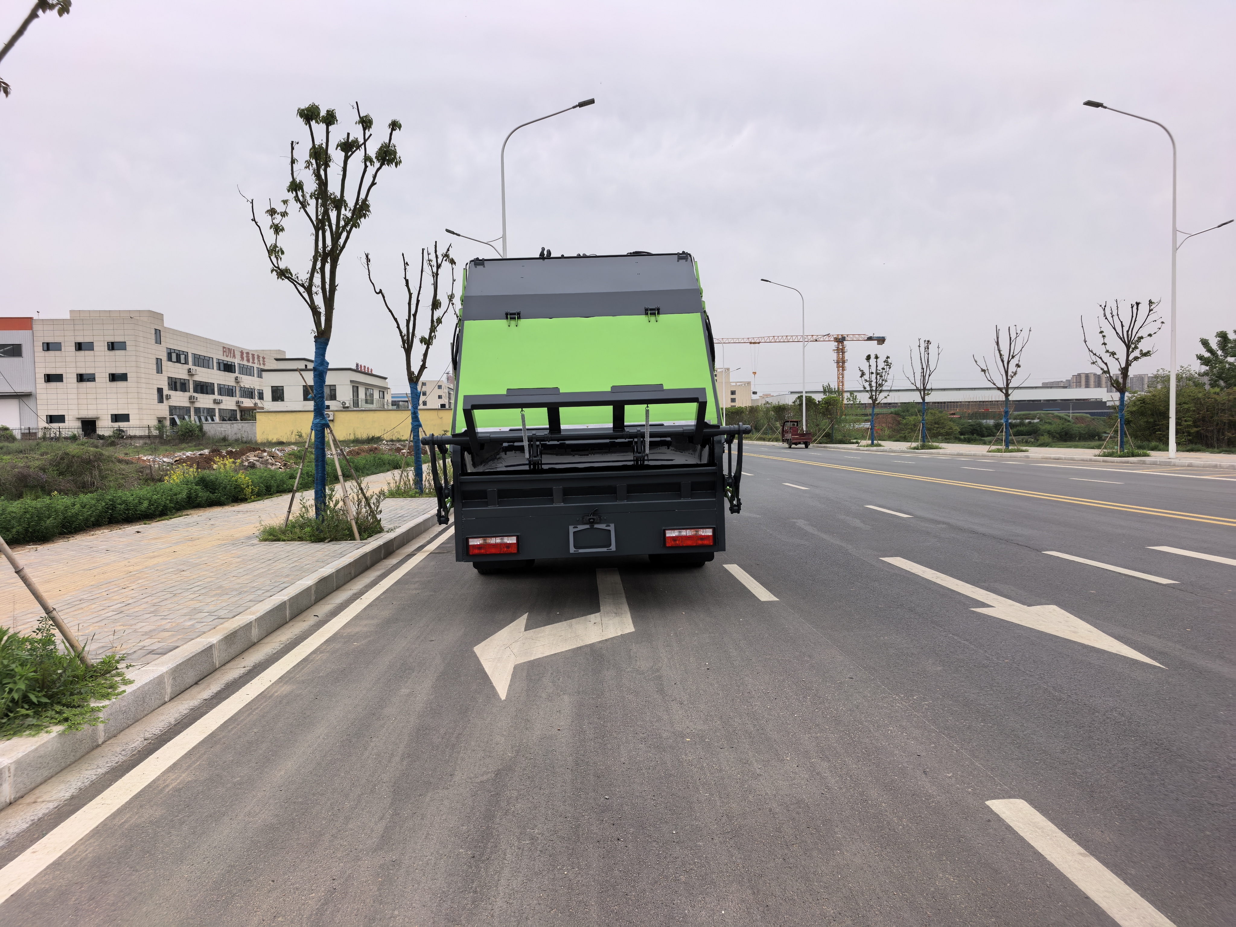 Мусоровоз DongFeng 15 м³ с задней загрузкой и компактором, Suizhou Hongda Automobile Sales Co., Ltd., Мусоровоз DongFeng 15 м³ с задней загрузкой и компактором