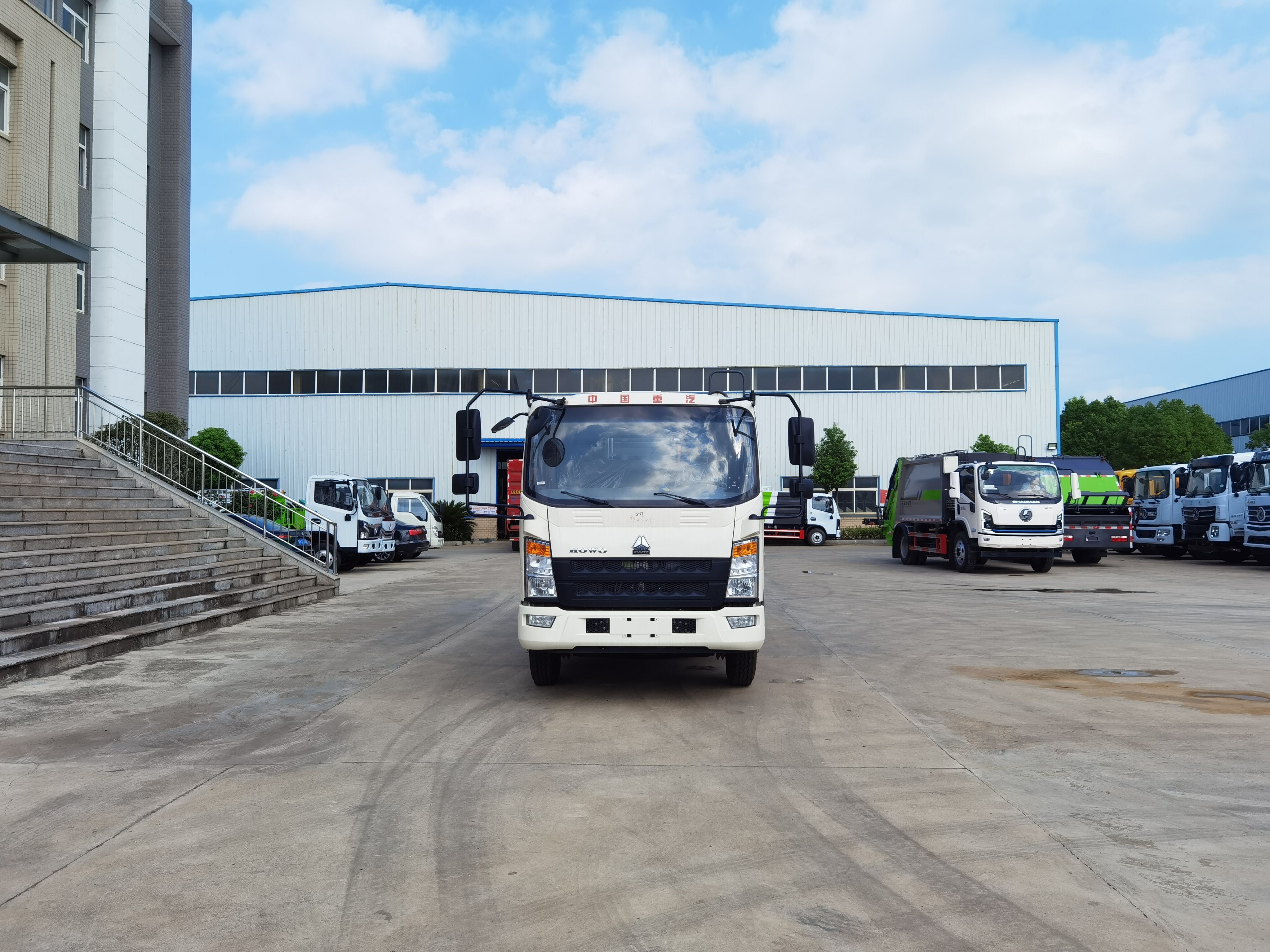 Мусоровоз HOWO с задней загрузкой и компактором, 8 м³, Suizhou Hongda Automobile Sales Co., Ltd., Мусоровоз HOWO с задней загрузкой и компактором.