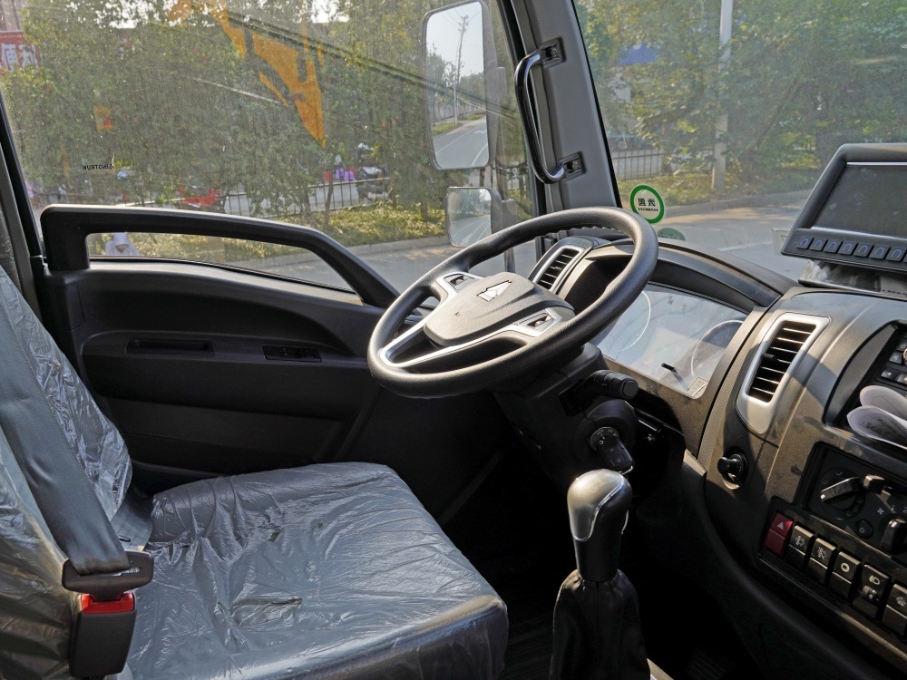 Camion balayeuse de voirie haute pression SINOTRUK Homan 3+3 m³, Suizhou Hongda Automobile Sales Co., Ltd., Camion balayeuse de voirie haute pression SINOTRUK Homan 3+3 m³