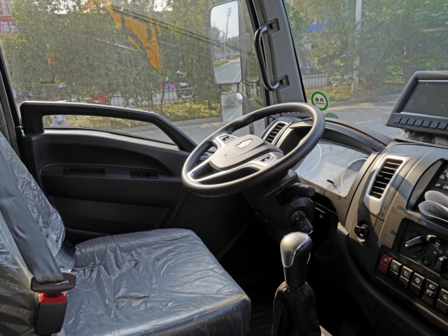 Camion balayeuse de voirie haute pression SINOTRUK Homan 3+3 m³, Suizhou Hongda Automobile Sales Co., Ltd., Camion balayeuse de voirie haute pression SINOTRUK Homan 3+3 m³