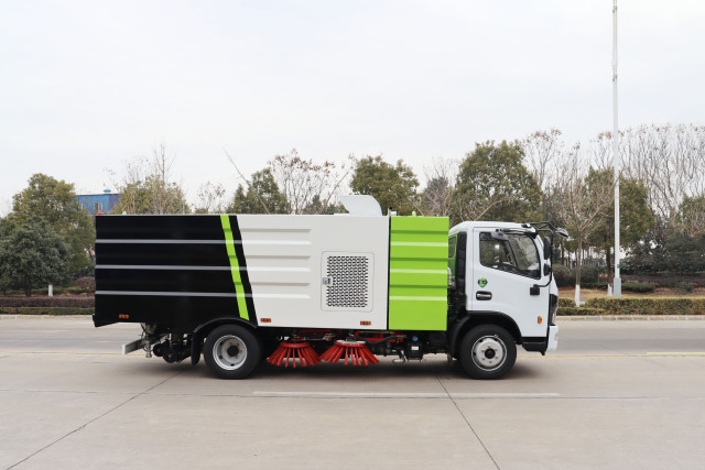 Camion balayeuse de voirie Dongfeng 5,5 m³, Suizhou Hongda Automobile Sales Co., Ltd., Camion balayeuse de voirie Dongfeng 5,5 m³