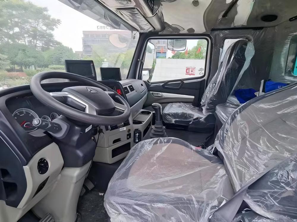Camion balayeuse aspirante robuste Sinotruk Howo série NX de 8 m³, Suizhou Hongda Automobile Sales Co., Ltd., Camion balayeuse aspirante robuste HOWO de 8 m³
