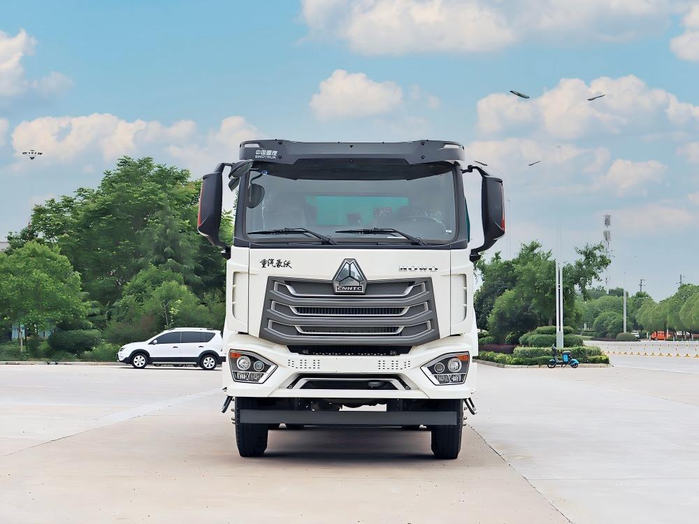 Camion balayeuse aspirante robuste Sinotruk Howo série NX de 8 m³, Suizhou Hongda Automobile Sales Co., Ltd., Camion balayeuse aspirante robuste HOWO de 8 m³