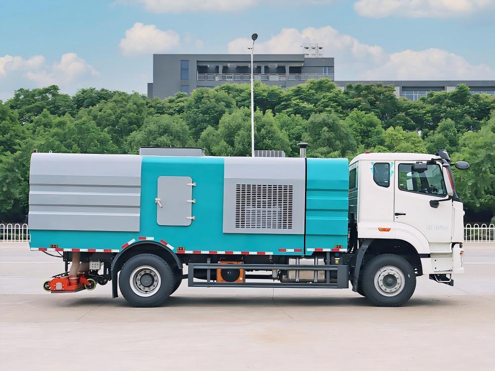 Camion balayeuse aspirante robuste Sinotruk Howo série NX de 8 m³, Suizhou Hongda Automobile Sales Co., Ltd., Camion balayeuse aspirante robuste HOWO de 8 m³