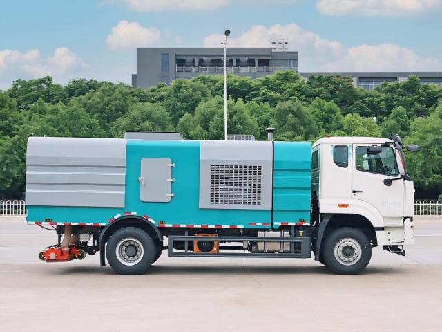 Camion balayeuse aspirante robuste Sinotruk Howo série NX de 8 m³, Suizhou Hongda Automobile Sales Co., Ltd., Camion balayeuse aspirante robuste HOWO de 8 m³
