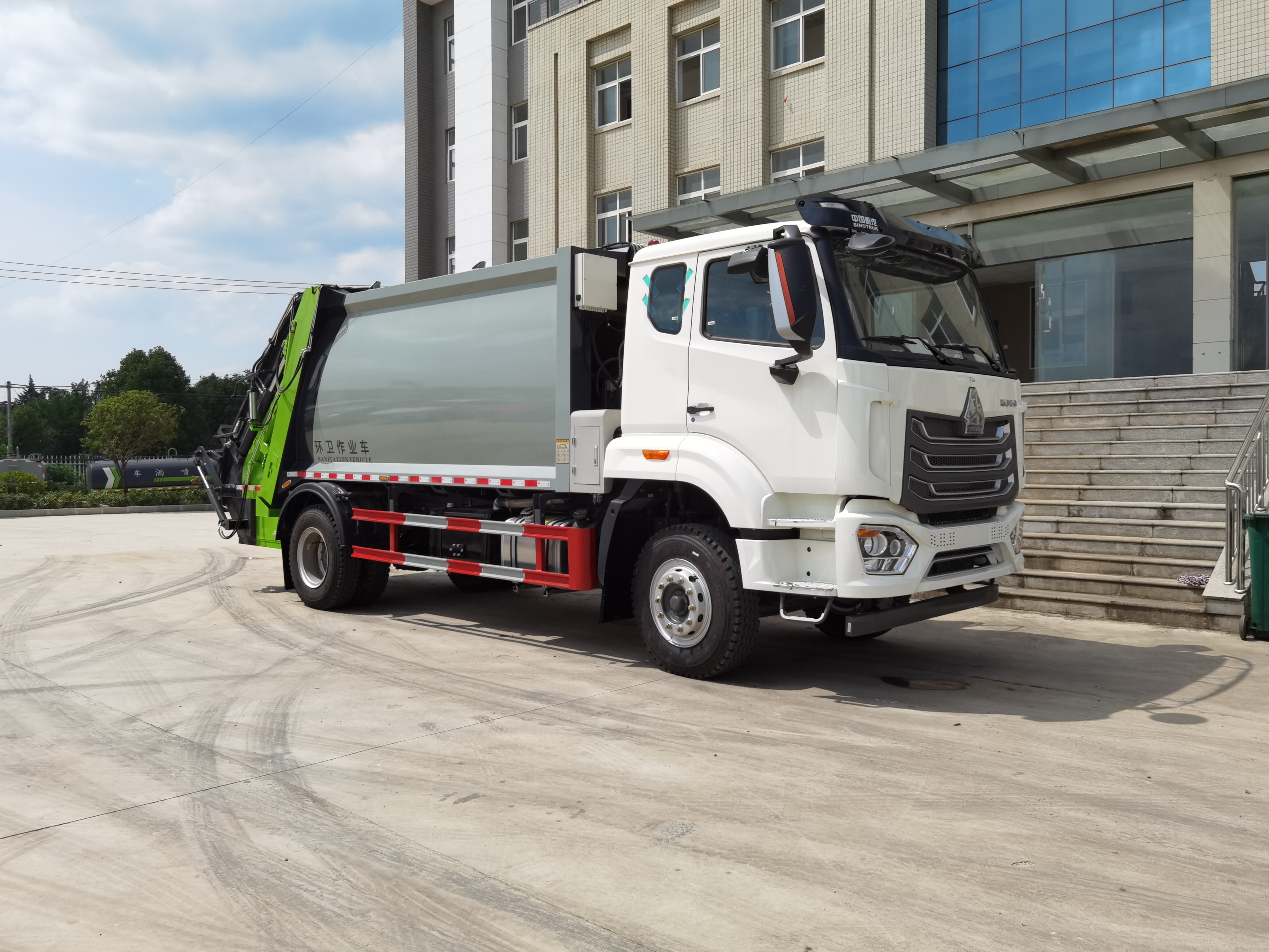 Мусоровоз HOWO с задней загрузкой и компактором, 16 м³, Suizhou Hongda Automobile Sales Co., Ltd., Мусоровоз HOWO с задней загрузкой и компактором, 16 м³