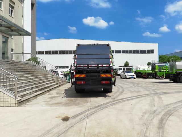 Мусоровоз HOWO с задней загрузкой и компактором, 16 м³, Suizhou Hongda Automobile Sales Co., Ltd., Мусоровоз HOWO с задней загрузкой и компактором, 16 м³