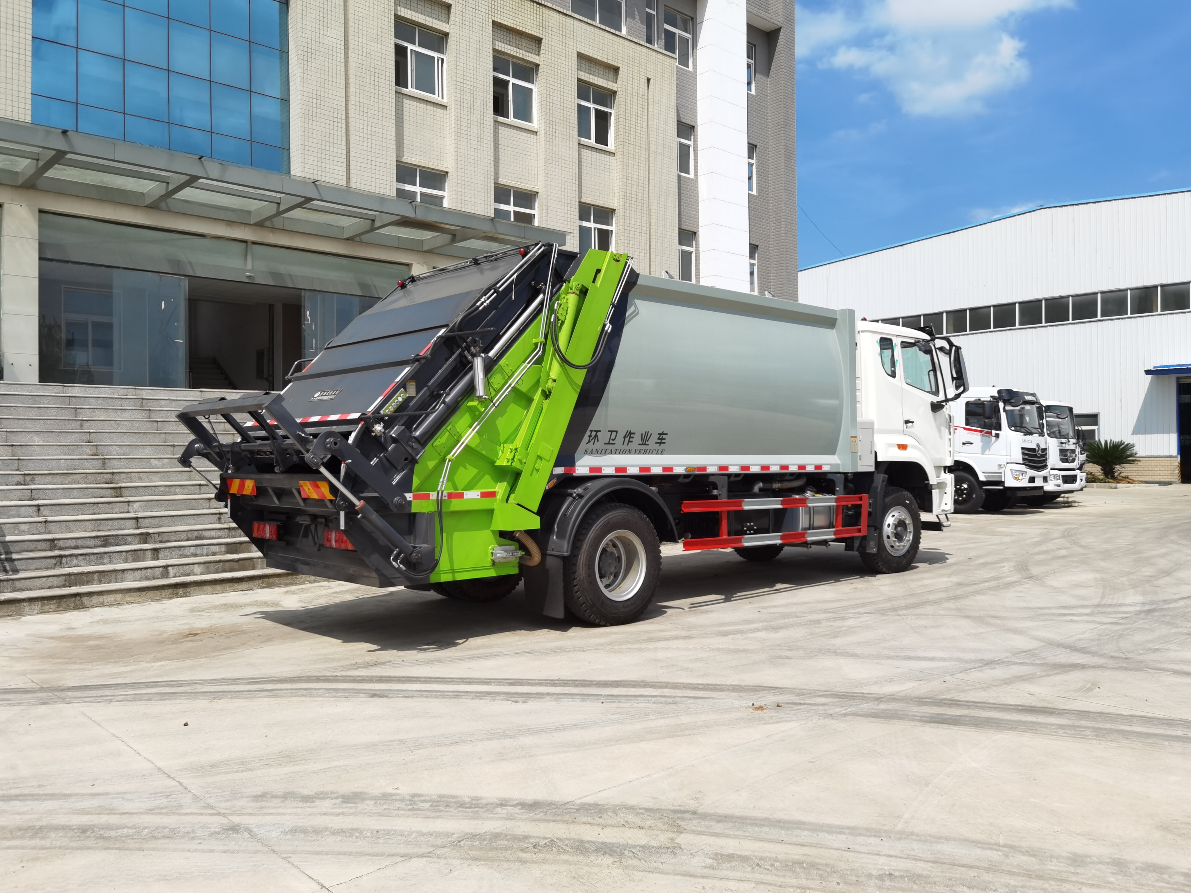 Мусоровоз HOWO с задней загрузкой и компактором, 16 м³, Suizhou Hongda Automobile Sales Co., Ltd., Мусоровоз HOWO с задней загрузкой и компактором, 16 м³