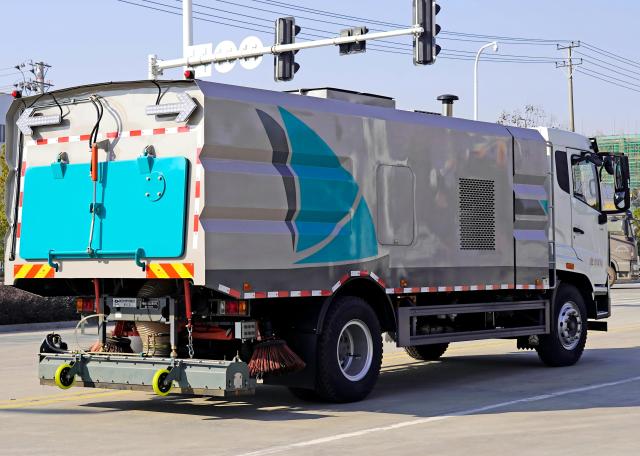 Вакуумная подметальная машина Sinotruk Howo V5 Series 8m³, Suizhou Hongda Automobile Sales Co., Ltd., HOWO 8m³ Heavy-Duty Vacuum Sweeper Truck