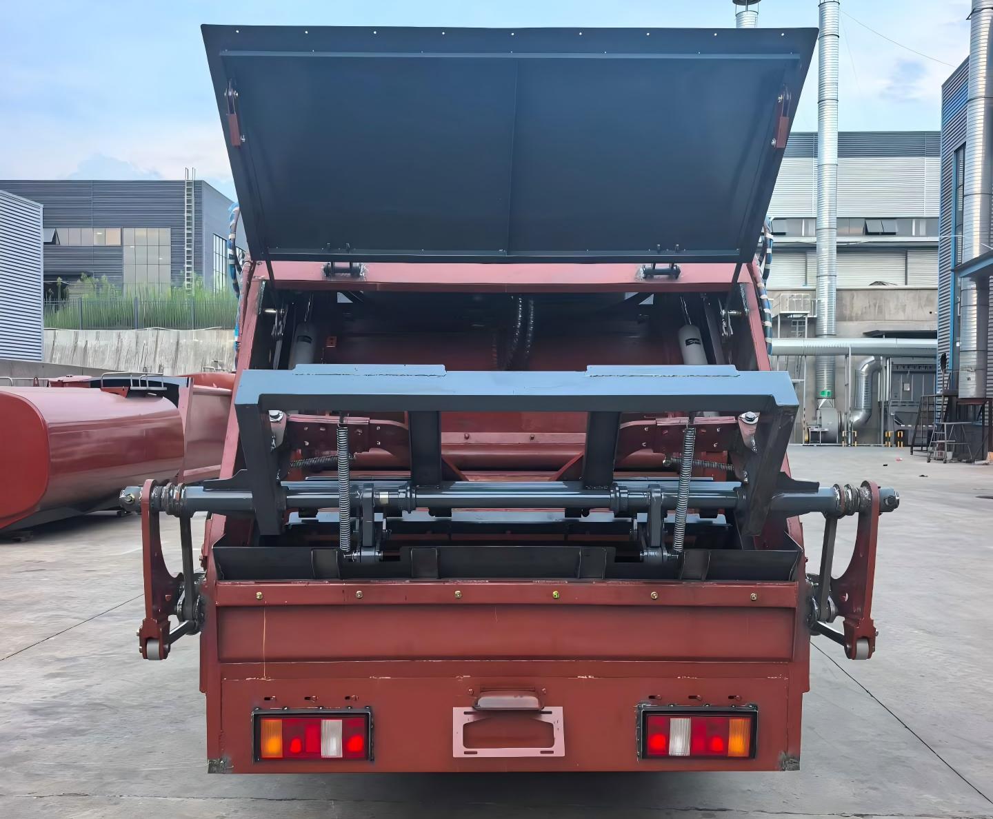 Мусоровоз HOWO с задней загрузкой и компактором, объемом 5,8 м³, Suizhou Hongda Automobile Sales Co., Ltd., HOWO 5,8 м³
