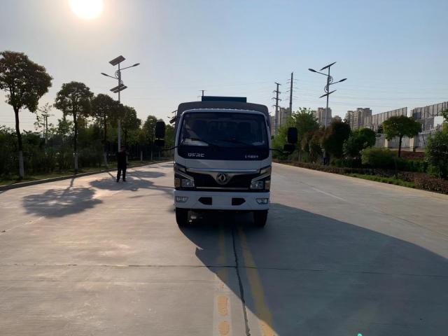 Camion balayeuse aspirante robuste DongFeng de 5 m³, Suizhou Hongda Automobile Sales Co., Ltd., Camion balayeuse aspirante robuste DongFeng de 5 m³