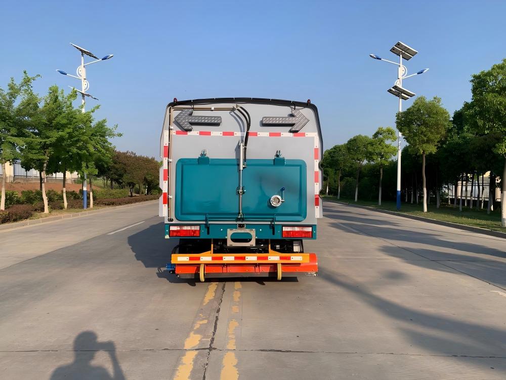 Camion balayeuse aspirante robuste DongFeng de 5 m³, Suizhou Hongda Automobile Sales Co., Ltd., Camion balayeuse aspirante robuste DongFeng de 5 m³