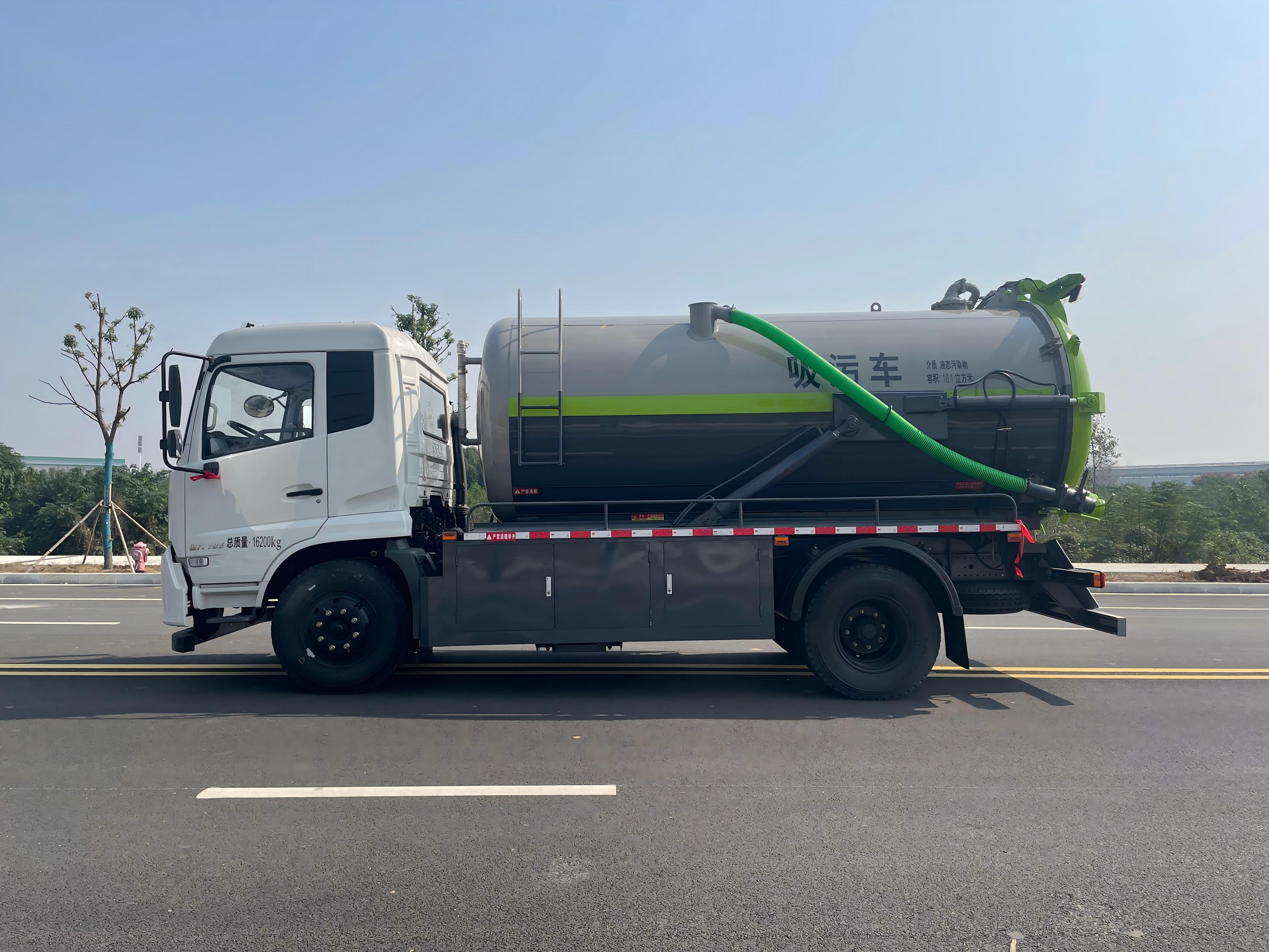 Camion d'aspiration des eaux usées sous vide de 10 m³, Suizhou Hongda Automobile Sales Co., Ltd., Camion d'aspiration des eaux usées sous vide de 10 m³