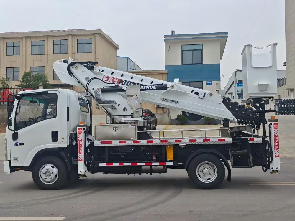 Грузовой автомобиль ISUZU с телескопической стрелой 30 м, Suizhou Hongda Automobile Sales Co., Ltd., Грузовой автомобиль ISUZU с телескопической стрелой 30 м
