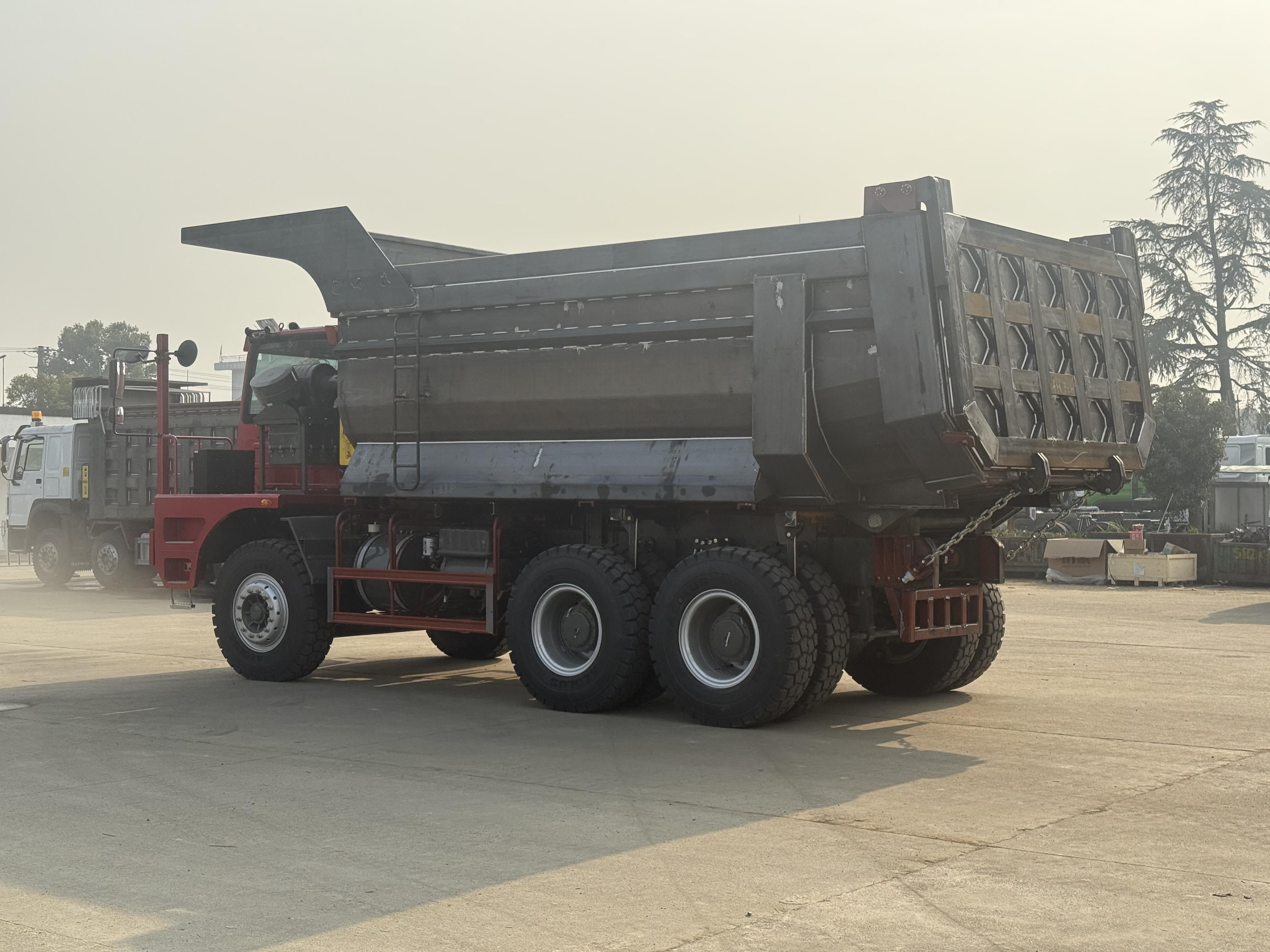 Camion-benne minier Sinotruk 6x4, Suizhou Hongda Automobile Sales Co., Ltd., Camion-benne minier Sinotruk 6x4