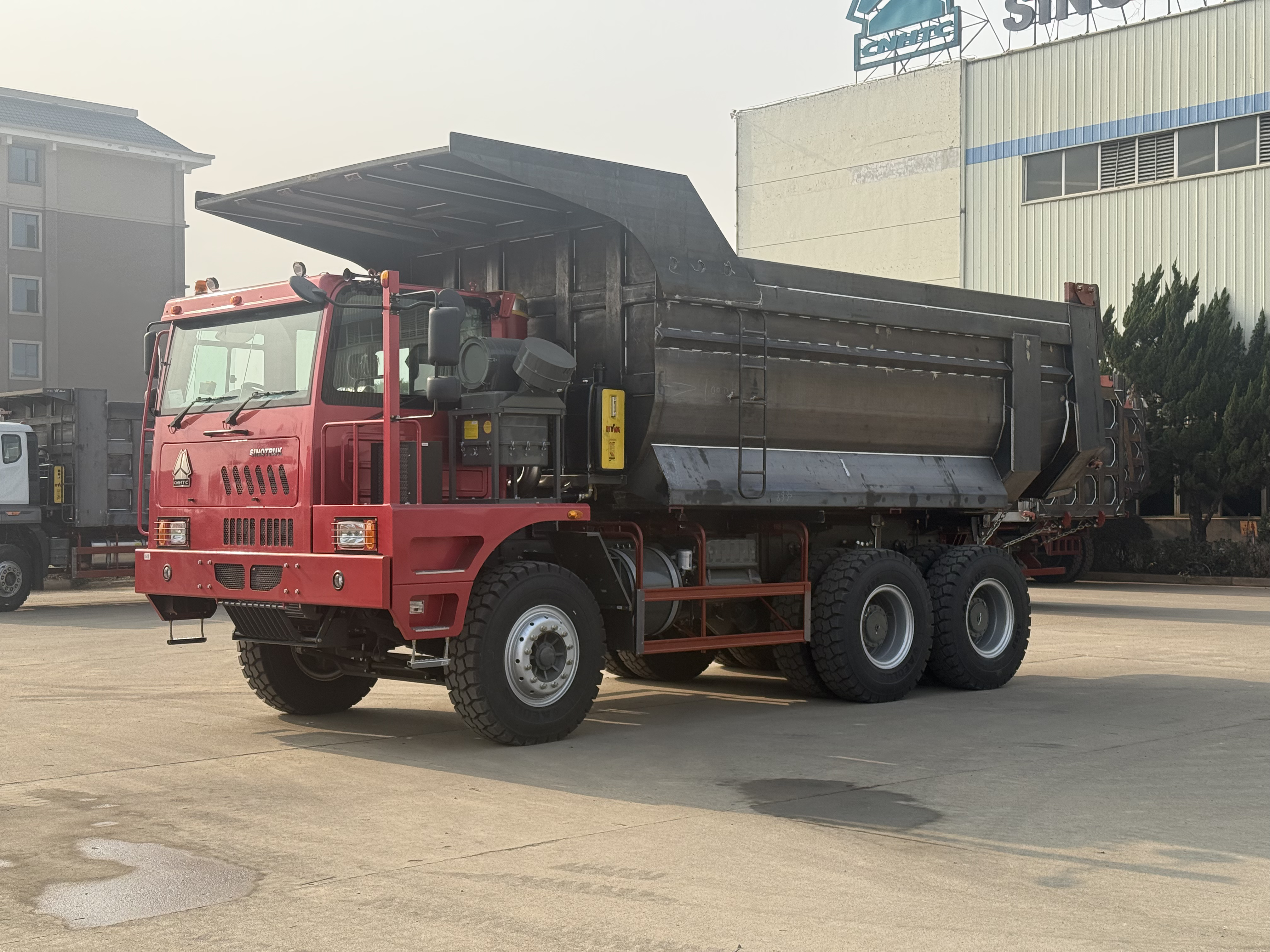 Camion-benne minier Sinotruk 6x4, Suizhou Hongda Automobile Sales Co., Ltd., Camion-benne minier Sinotruk 6x4