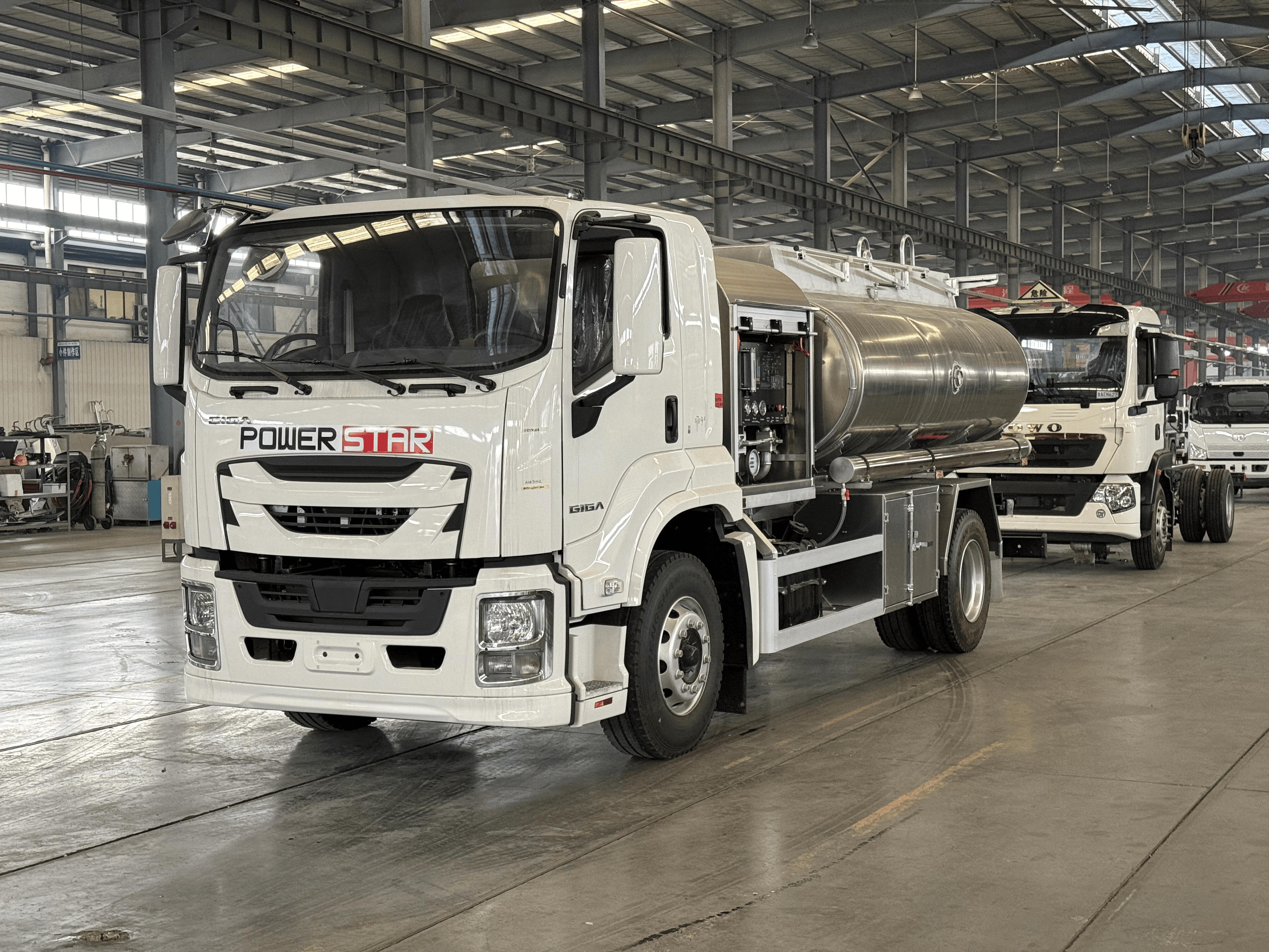 Camión cisterna de reabastecimiento de combustible para aviación Isuzu de 12 m³, Suizhou Hongda Automobile Sales Co., Ltd., Camión cisterna de reabastecimiento de combustible para aviación Isuzu de 12 m³
