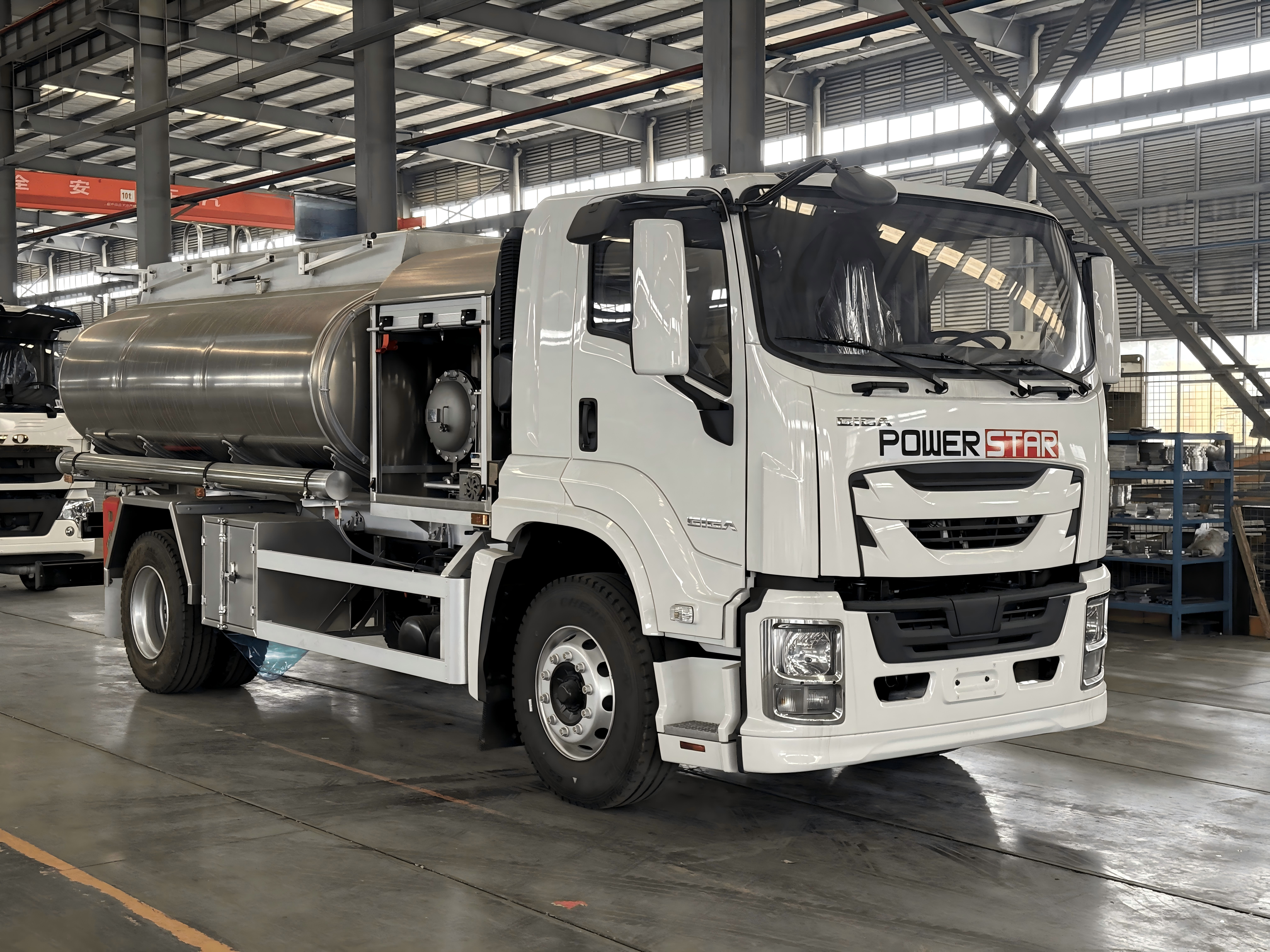 Camión cisterna de reabastecimiento de combustible para aviación Isuzu de 12 m³, Suizhou Hongda Automobile Sales Co., Ltd., Camión cisterna de reabastecimiento de combustible para aviación Isuzu de 12 m³
