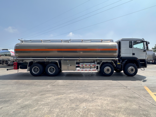 Camión cisterna de combustible Sinotruk Howo TX Series de 30–35 m³, Suizhou Hongda Automobile Sales Co., Ltd., Camión cisterna de combustible Sinotruk Howo TX Series de 30–35 m³