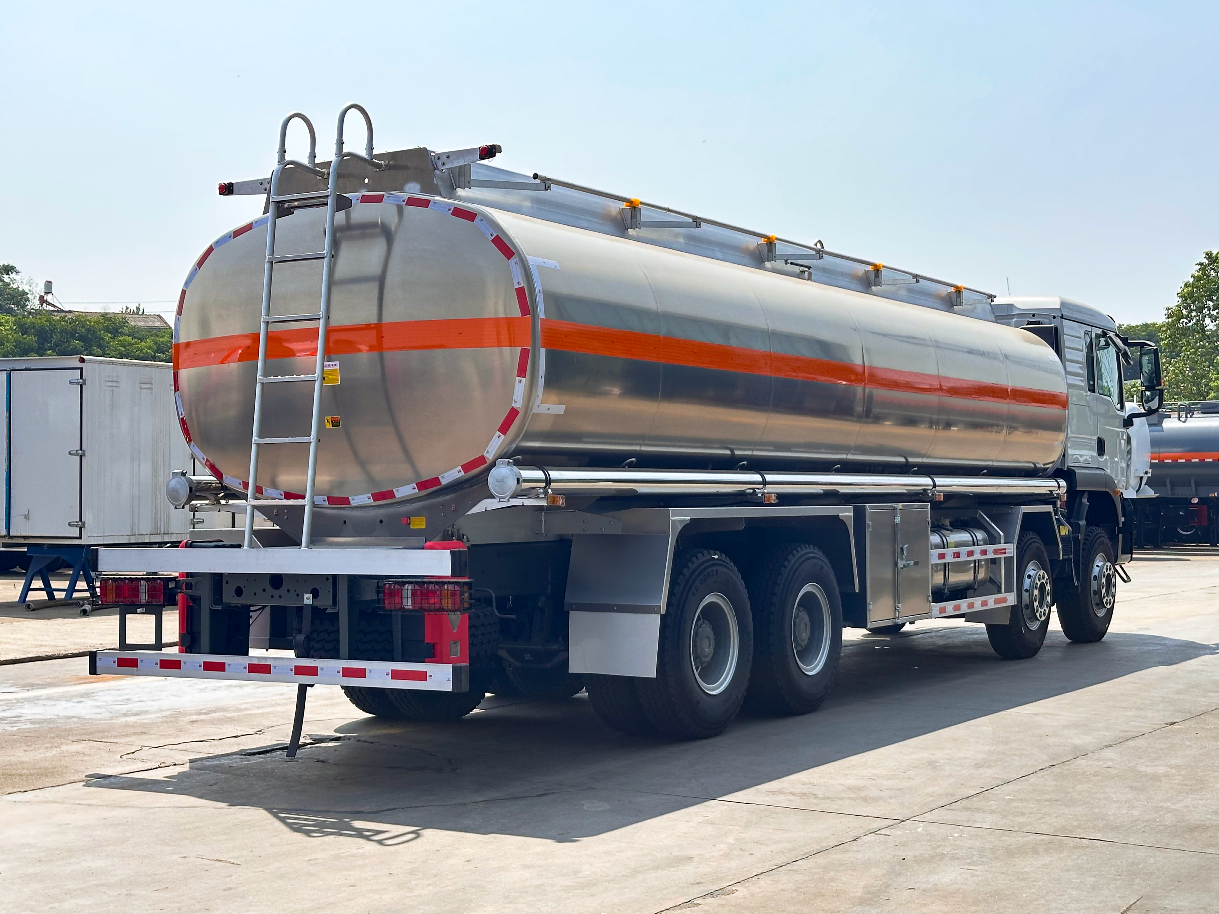 Camión cisterna de combustible Sinotruk Howo TX Series de 30–35 m³, Suizhou Hongda Automobile Sales Co., Ltd., Camión cisterna de combustible Sinotruk Howo TX Series de 30–35 m³